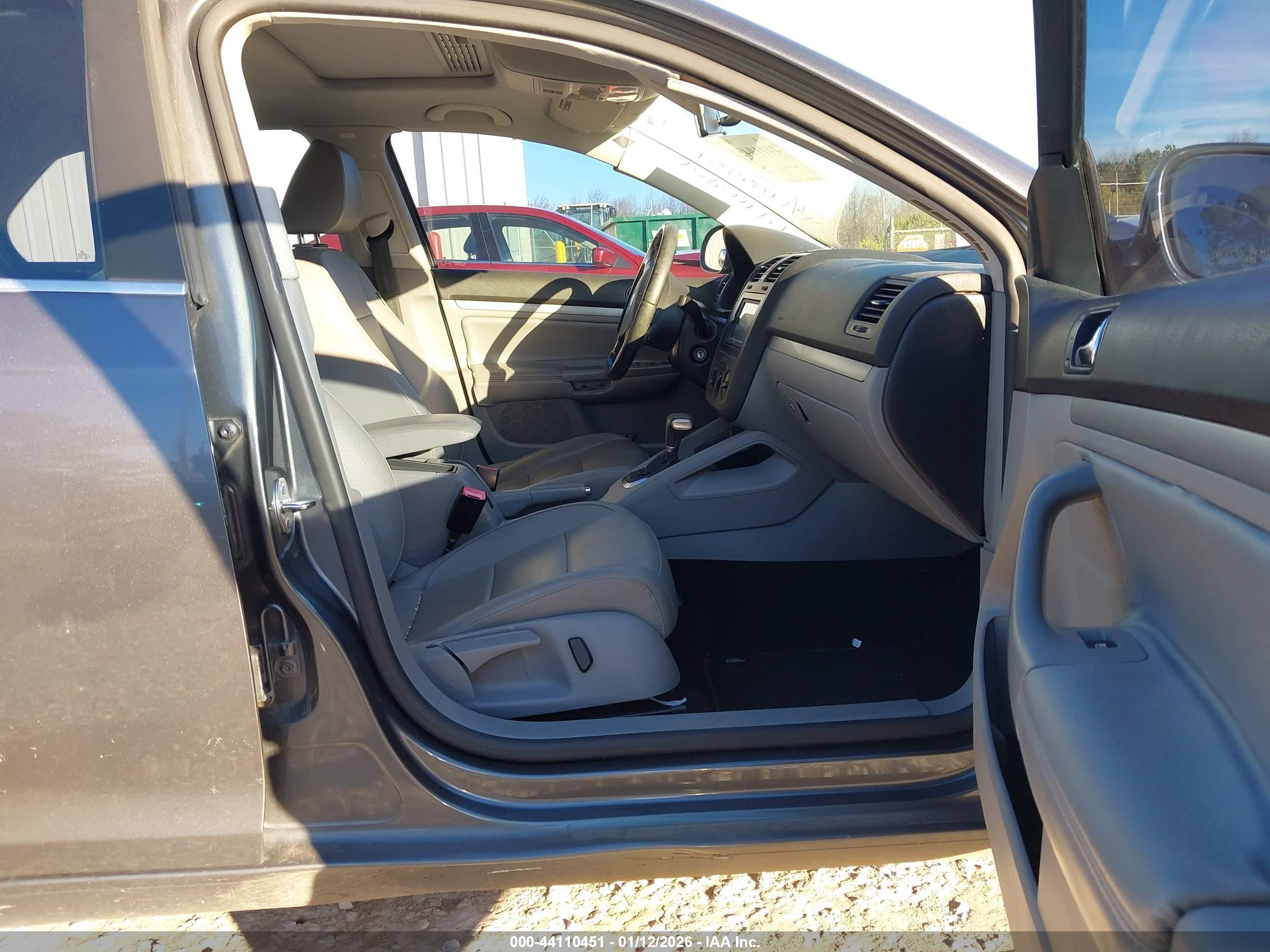 VOLKSWAGEN JETTA image 5
