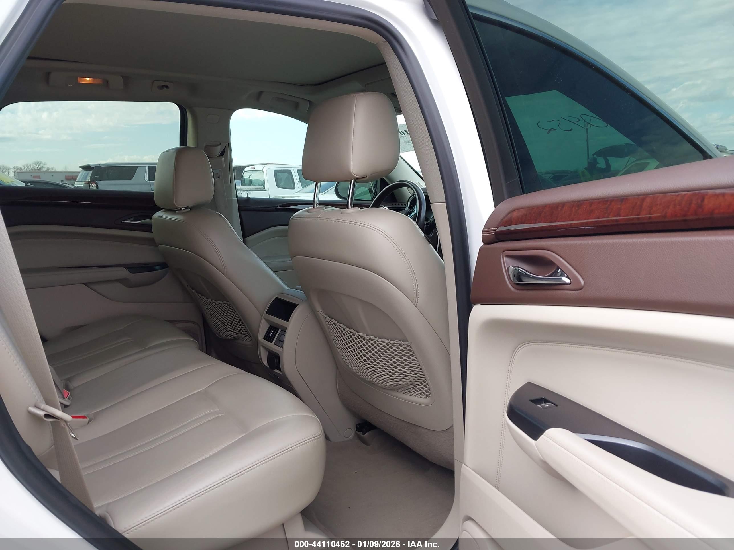 CADILLAC SRX image 8
