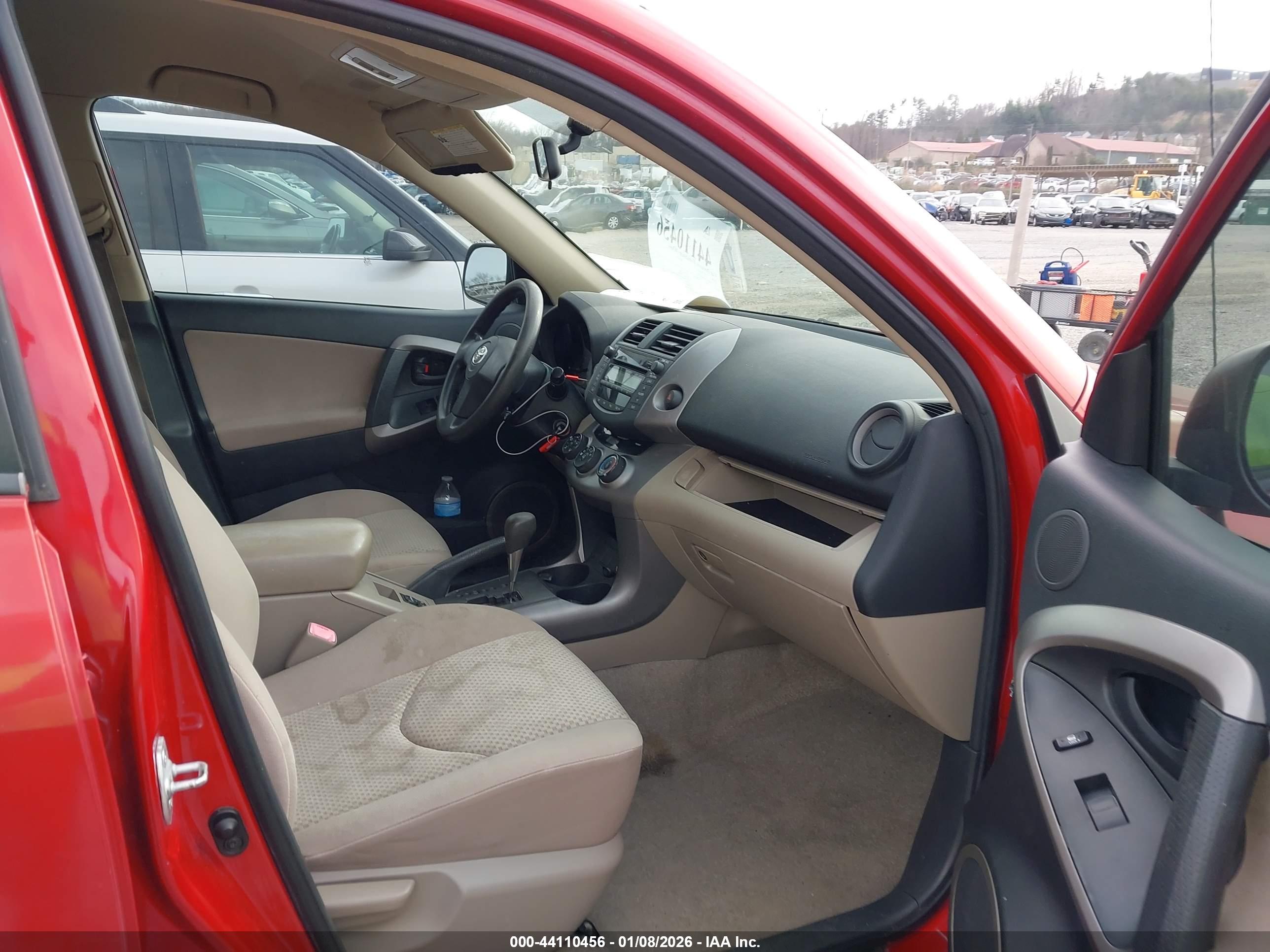TOYOTA RAV4 image 5