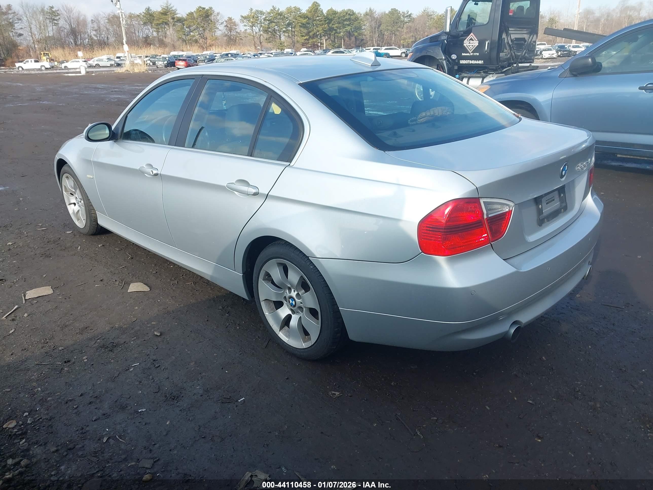 BMW 335XI image 3