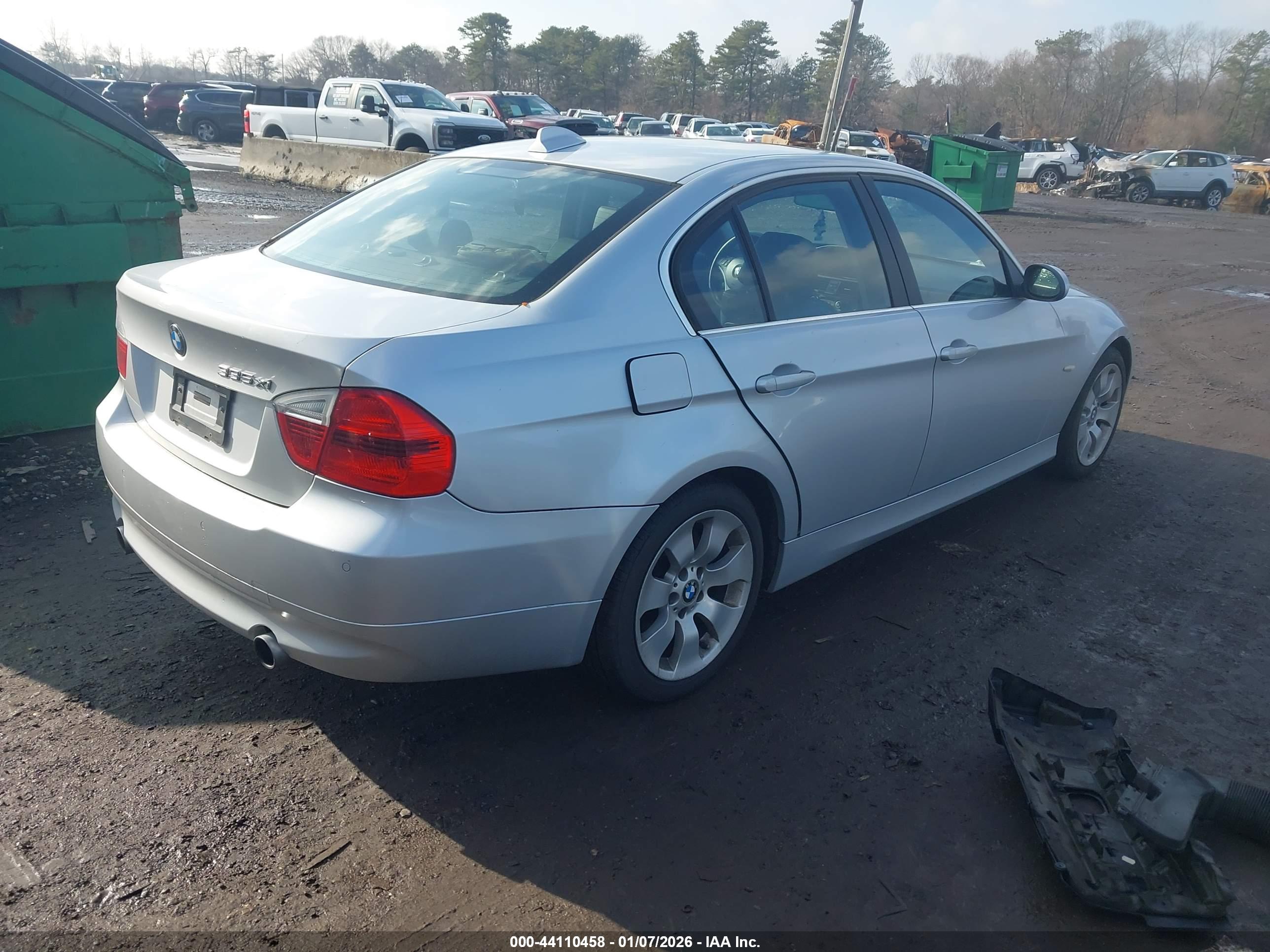 BMW 335XI image 4