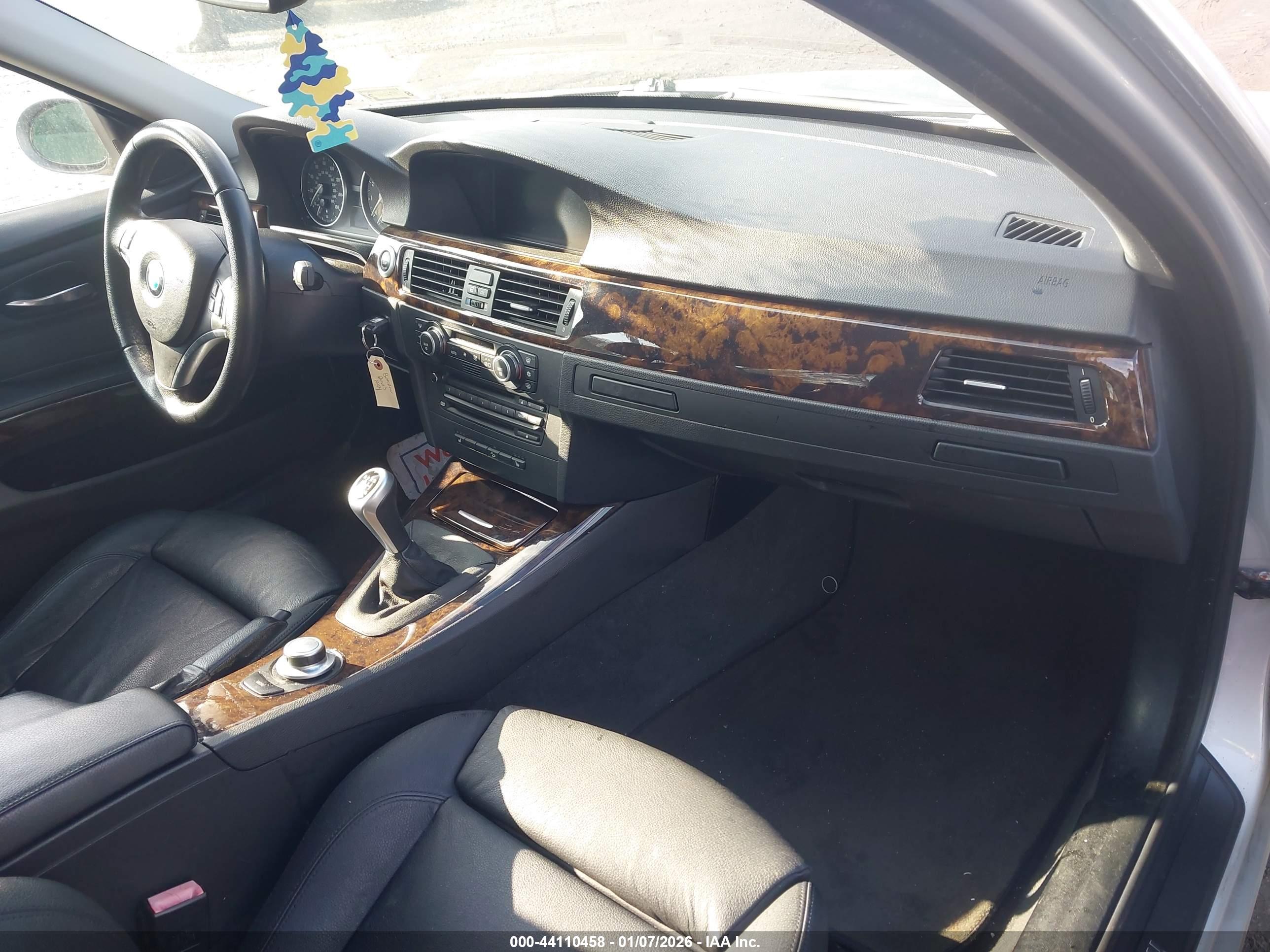 BMW 335XI image 5