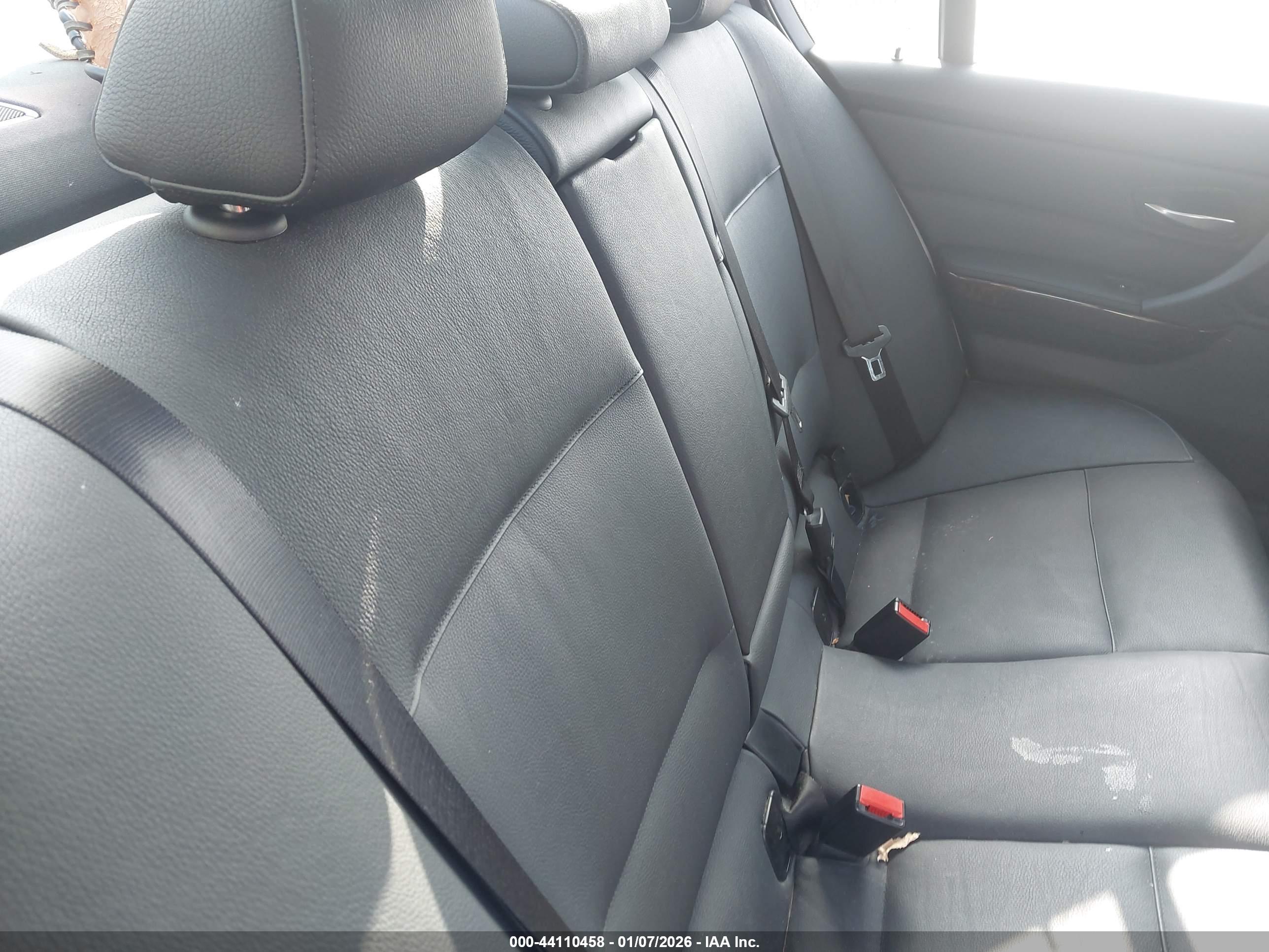 BMW 335XI image 8