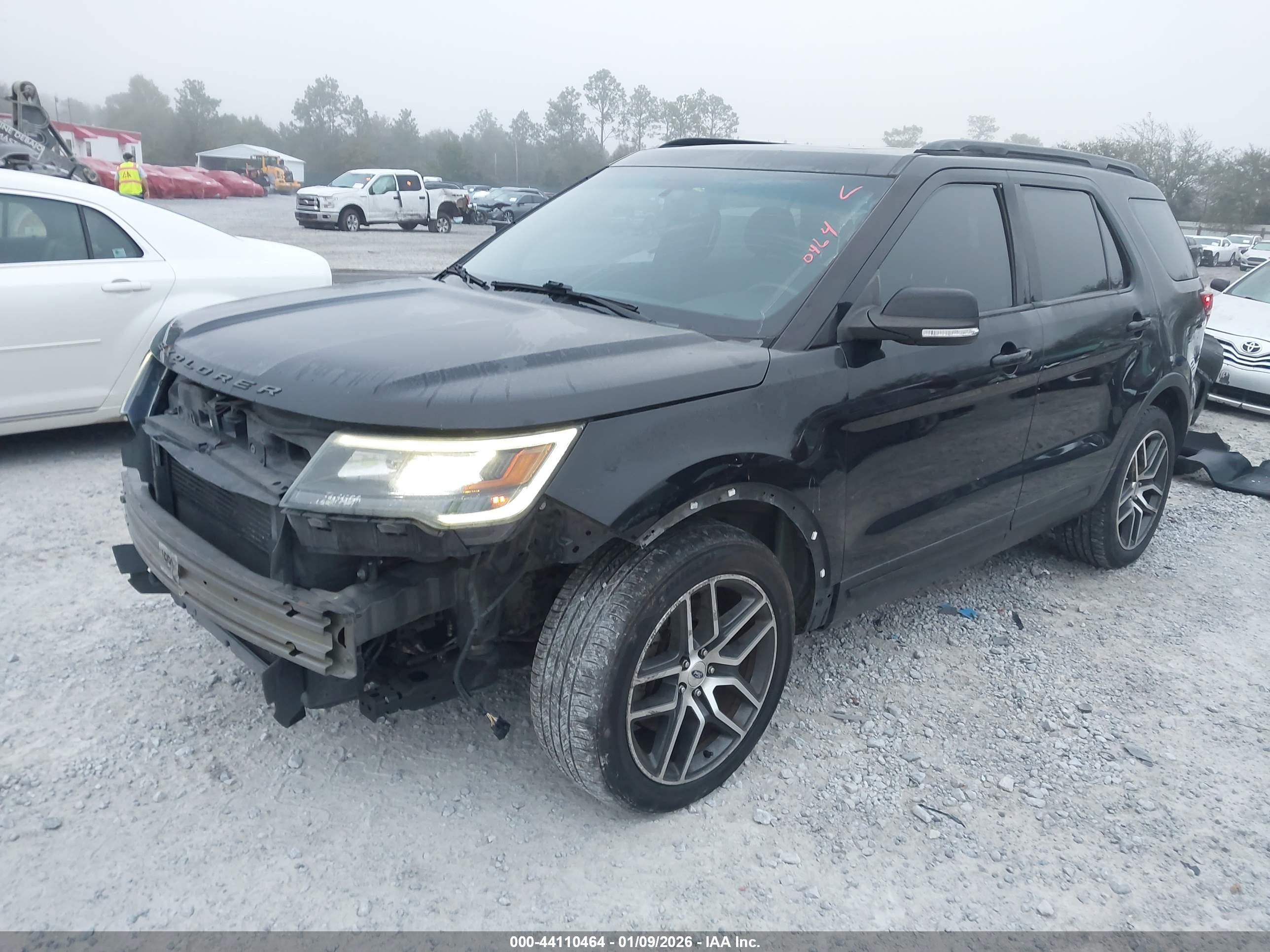 FORD EXPLORER image 2