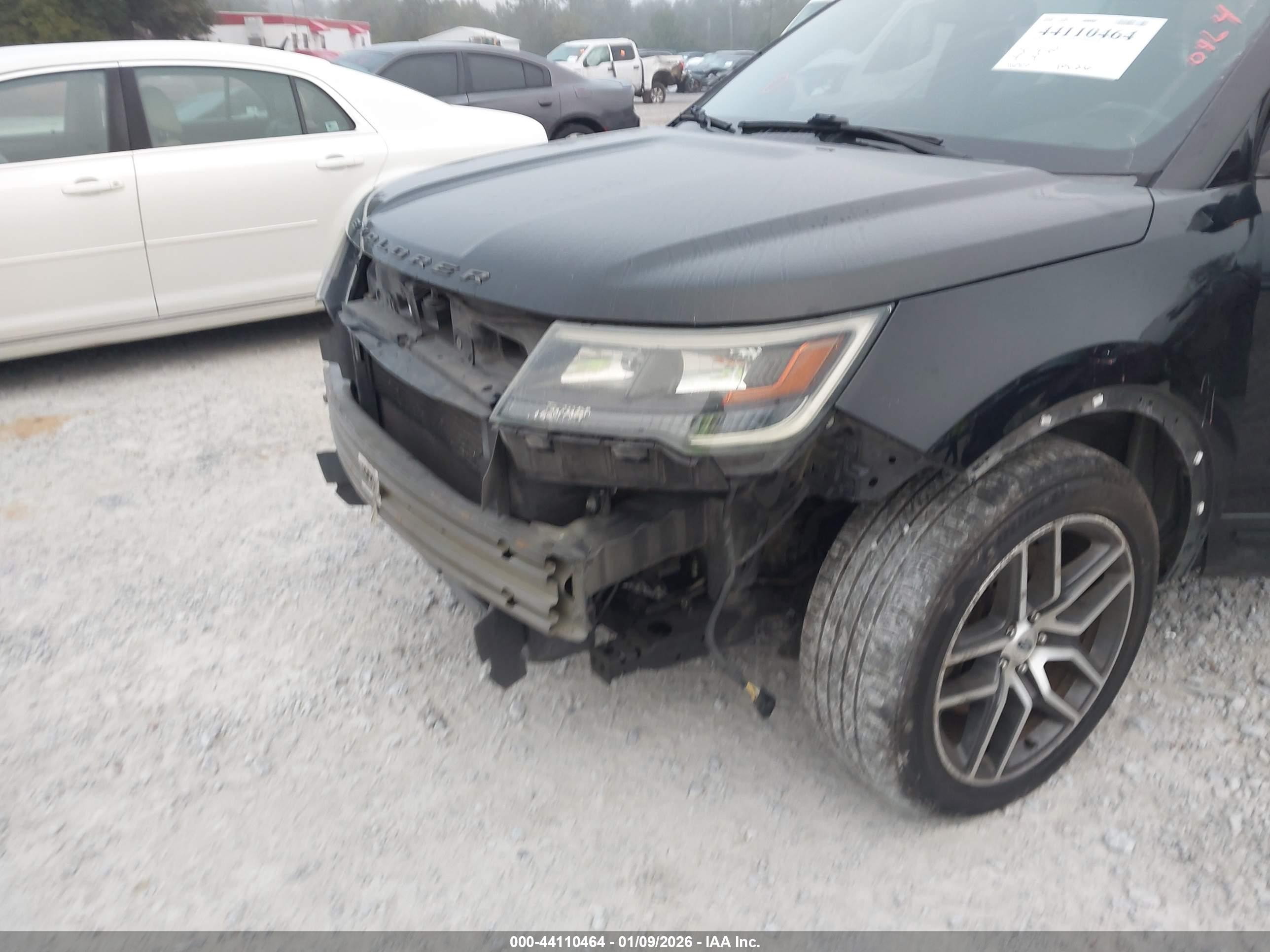 FORD EXPLORER image 6