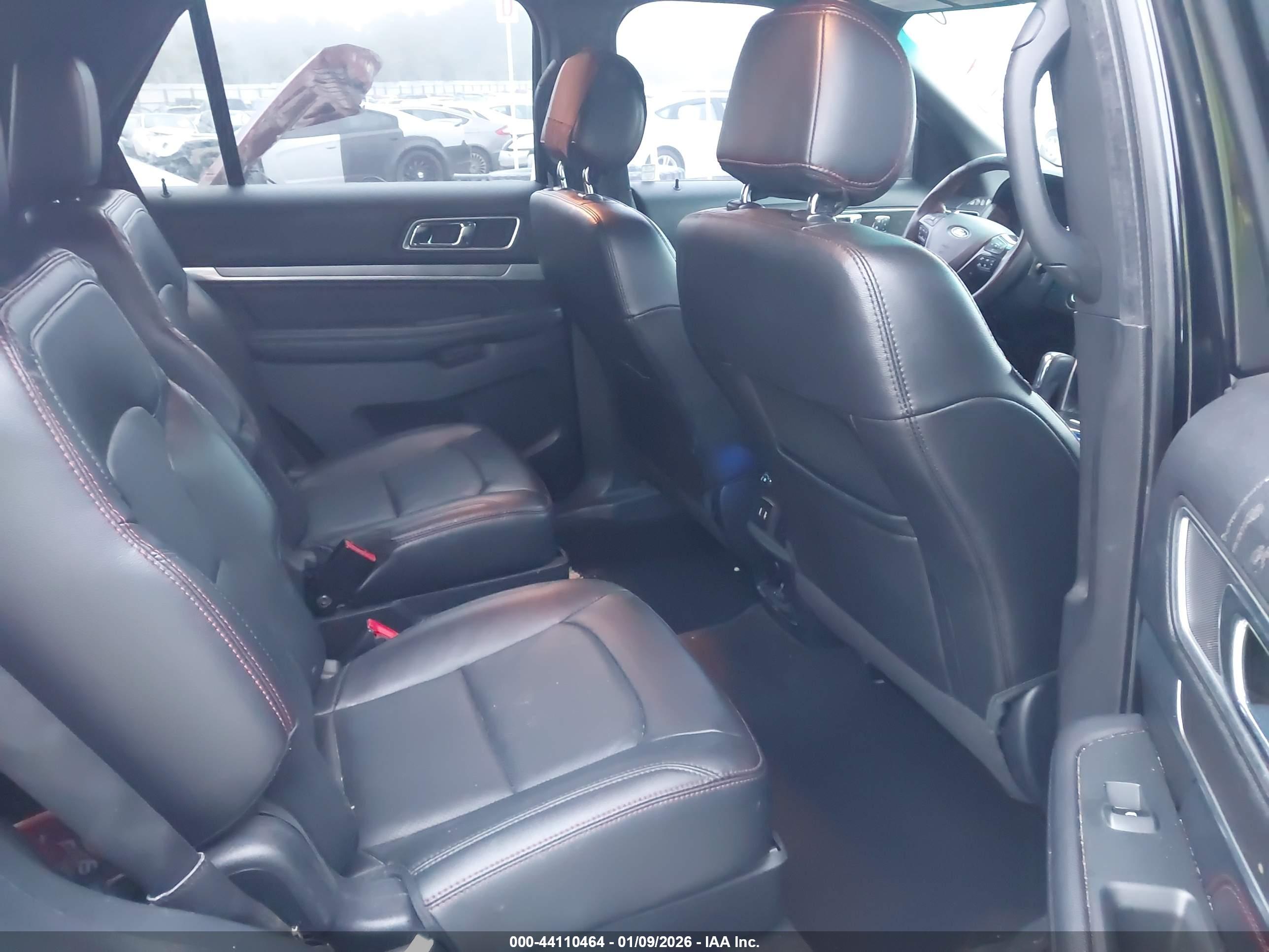 FORD EXPLORER image 8