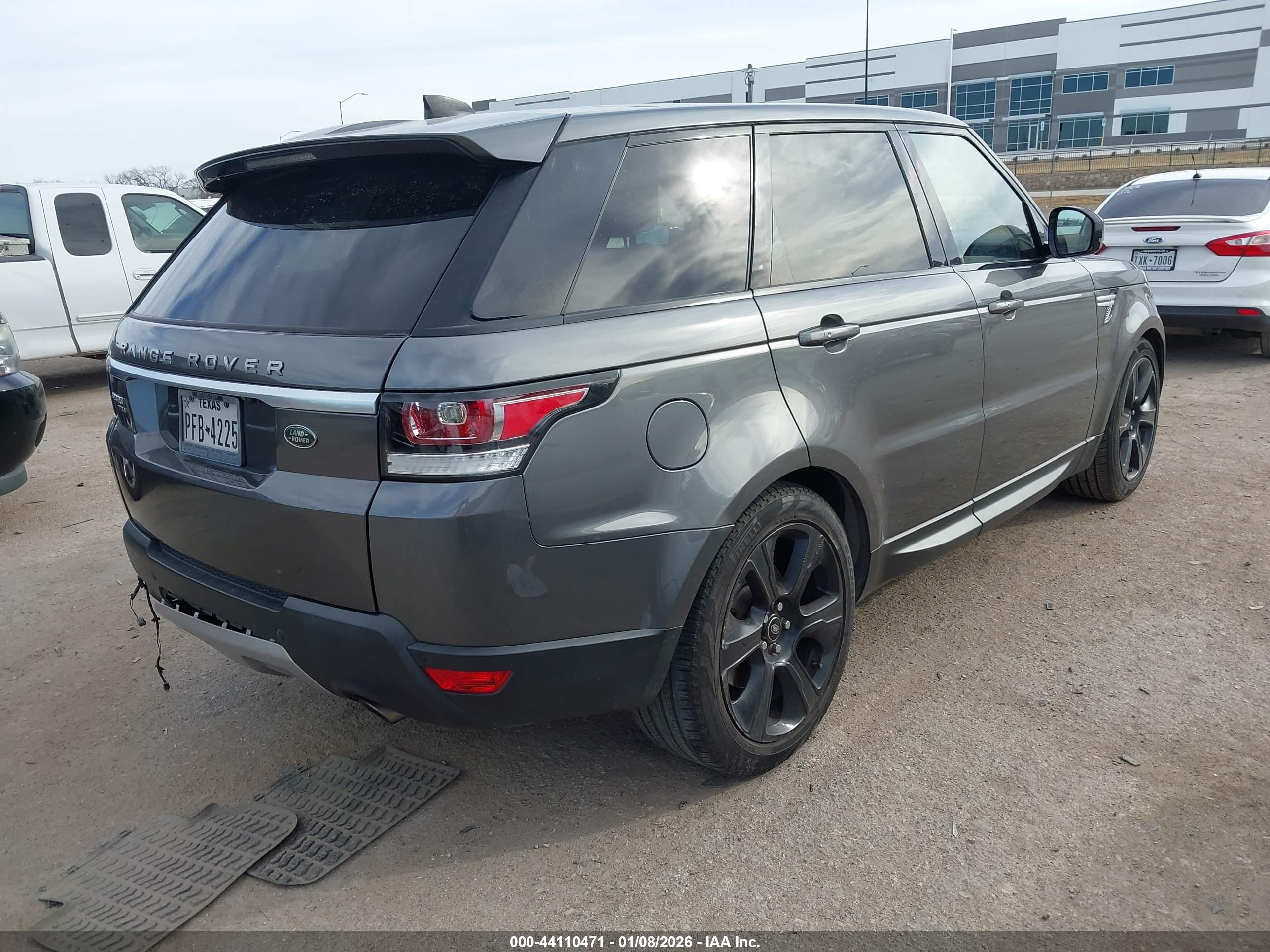 LAND ROVER image 4