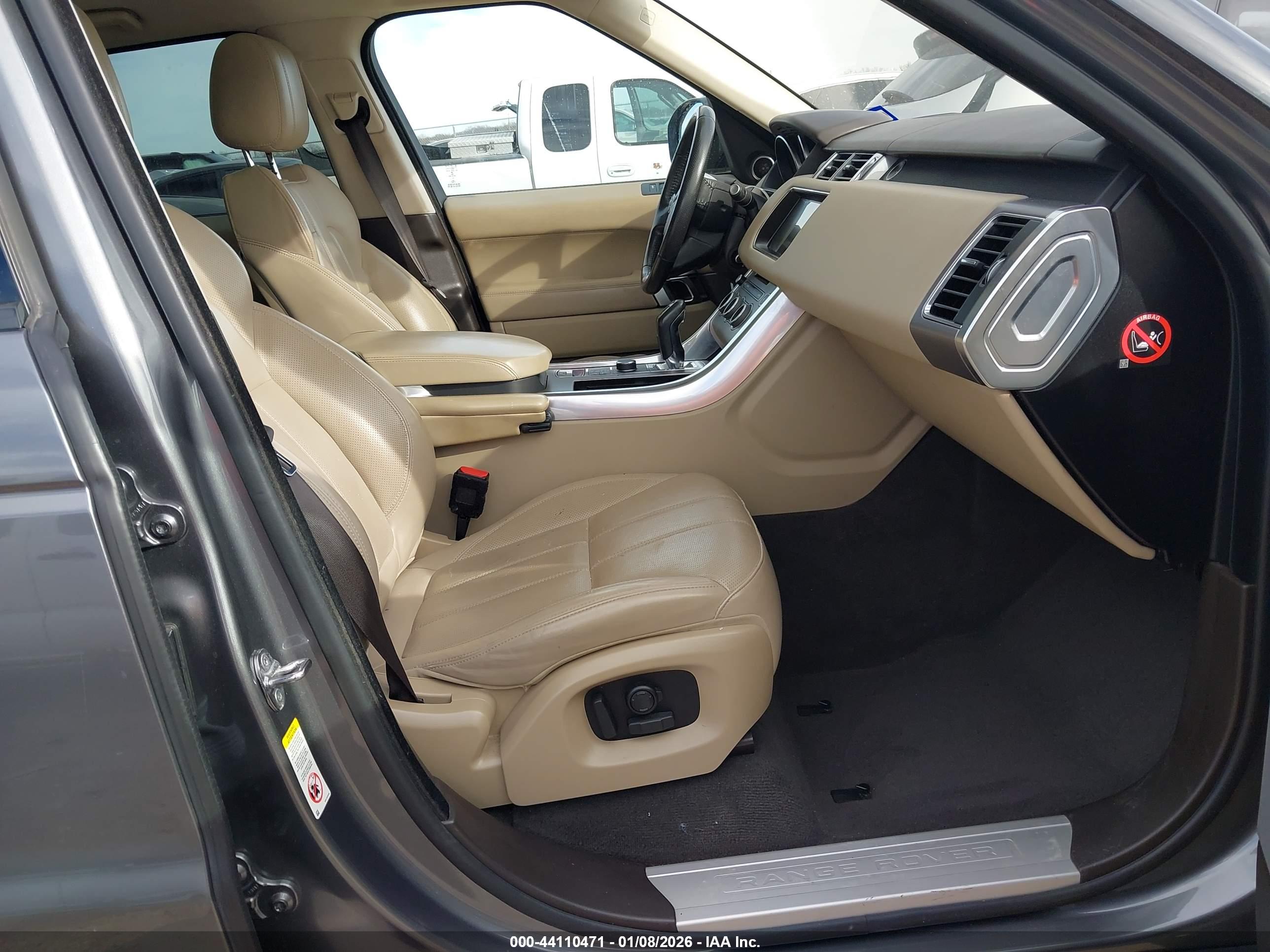 LAND ROVER image 5