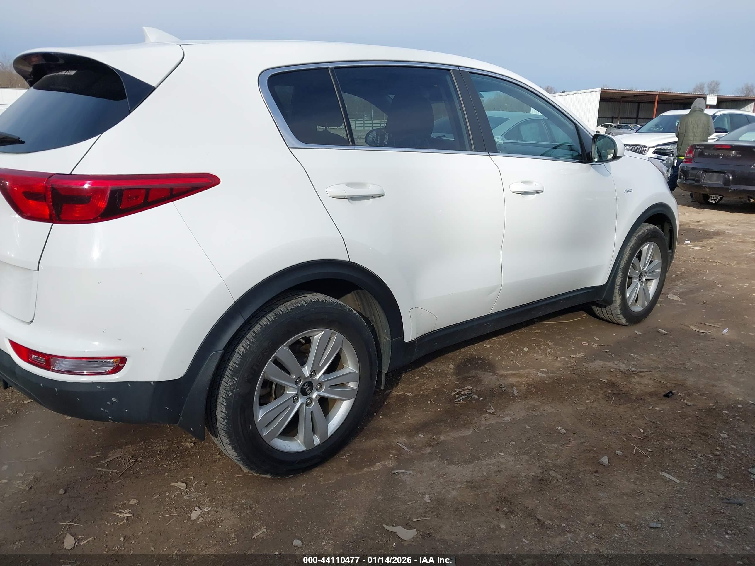 KIA SPORTAGE image 4