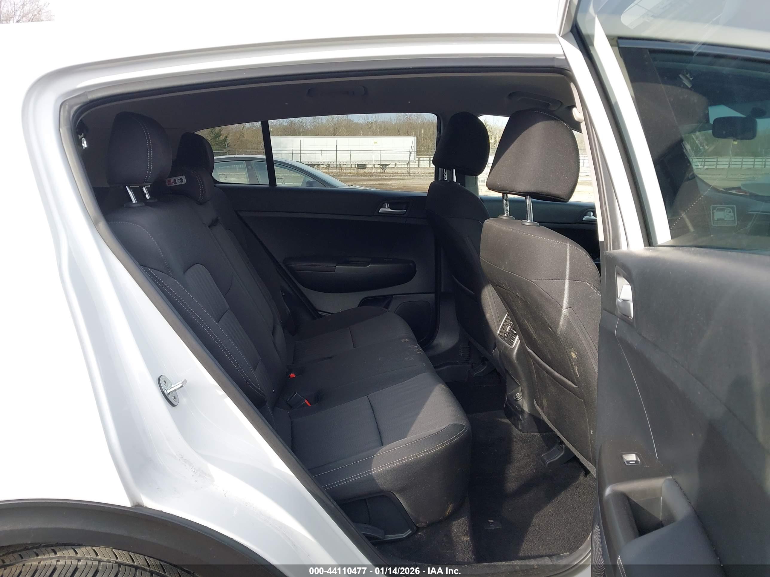 KIA SPORTAGE image 8
