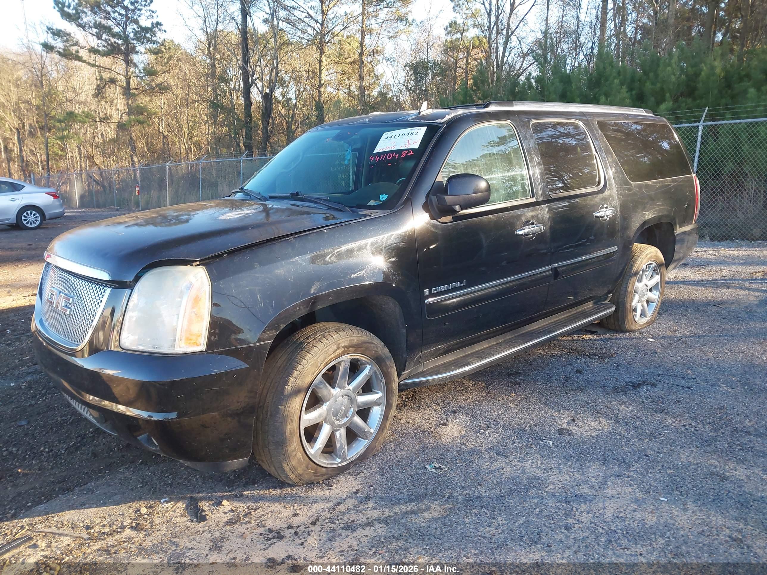 GMC YUKON image 2
