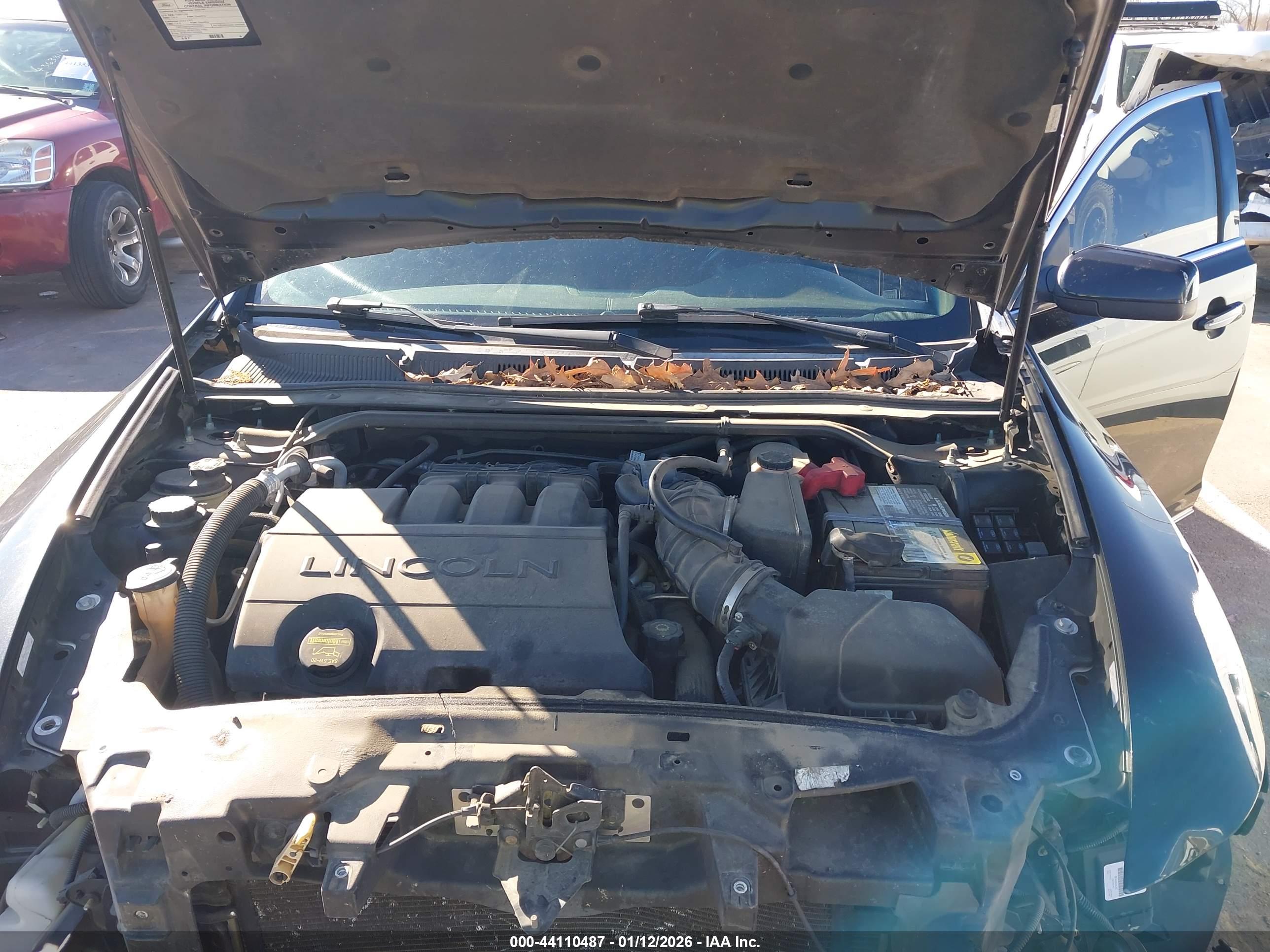 LINCOLN MKS image 10