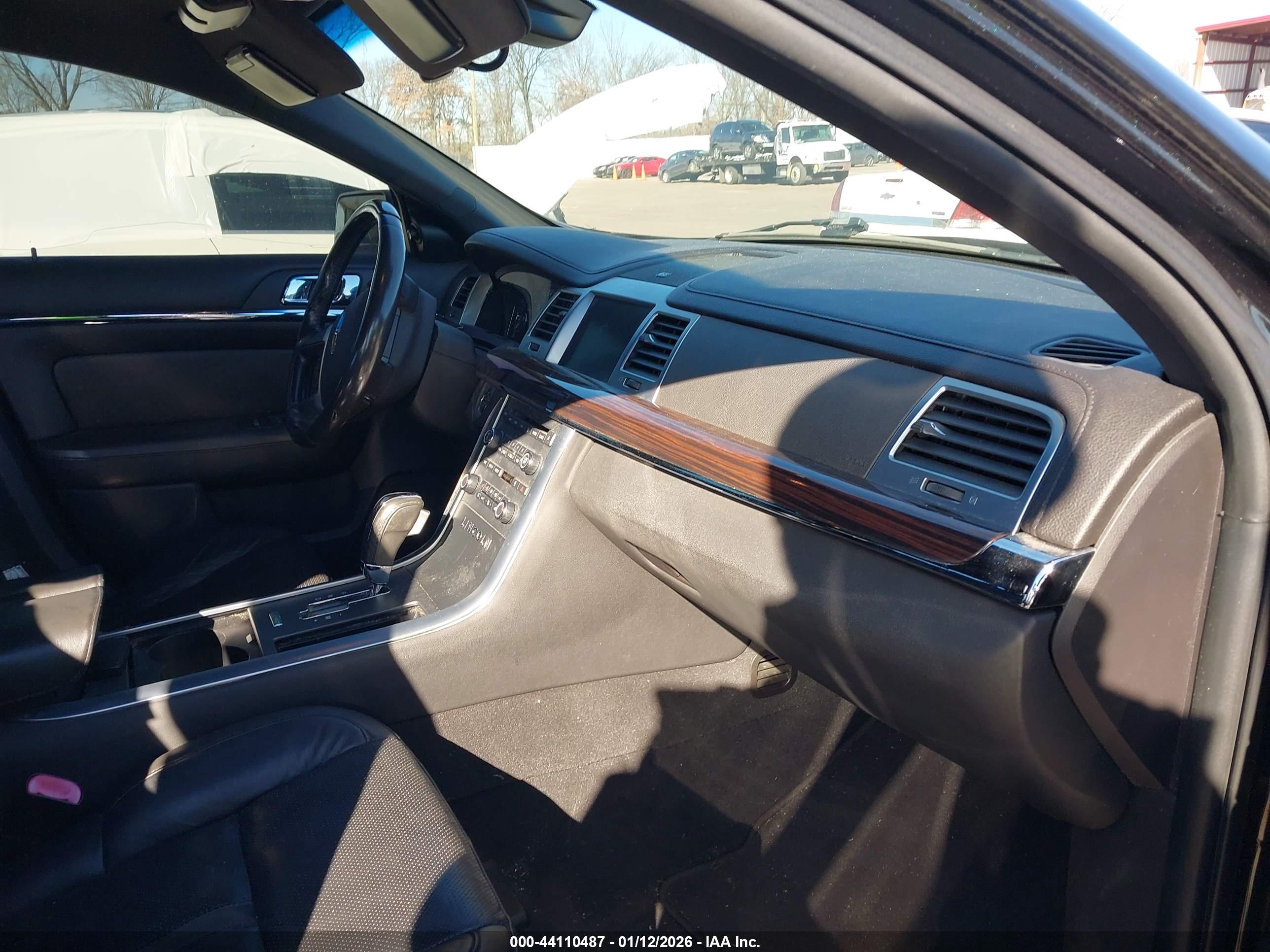 LINCOLN MKS image 5