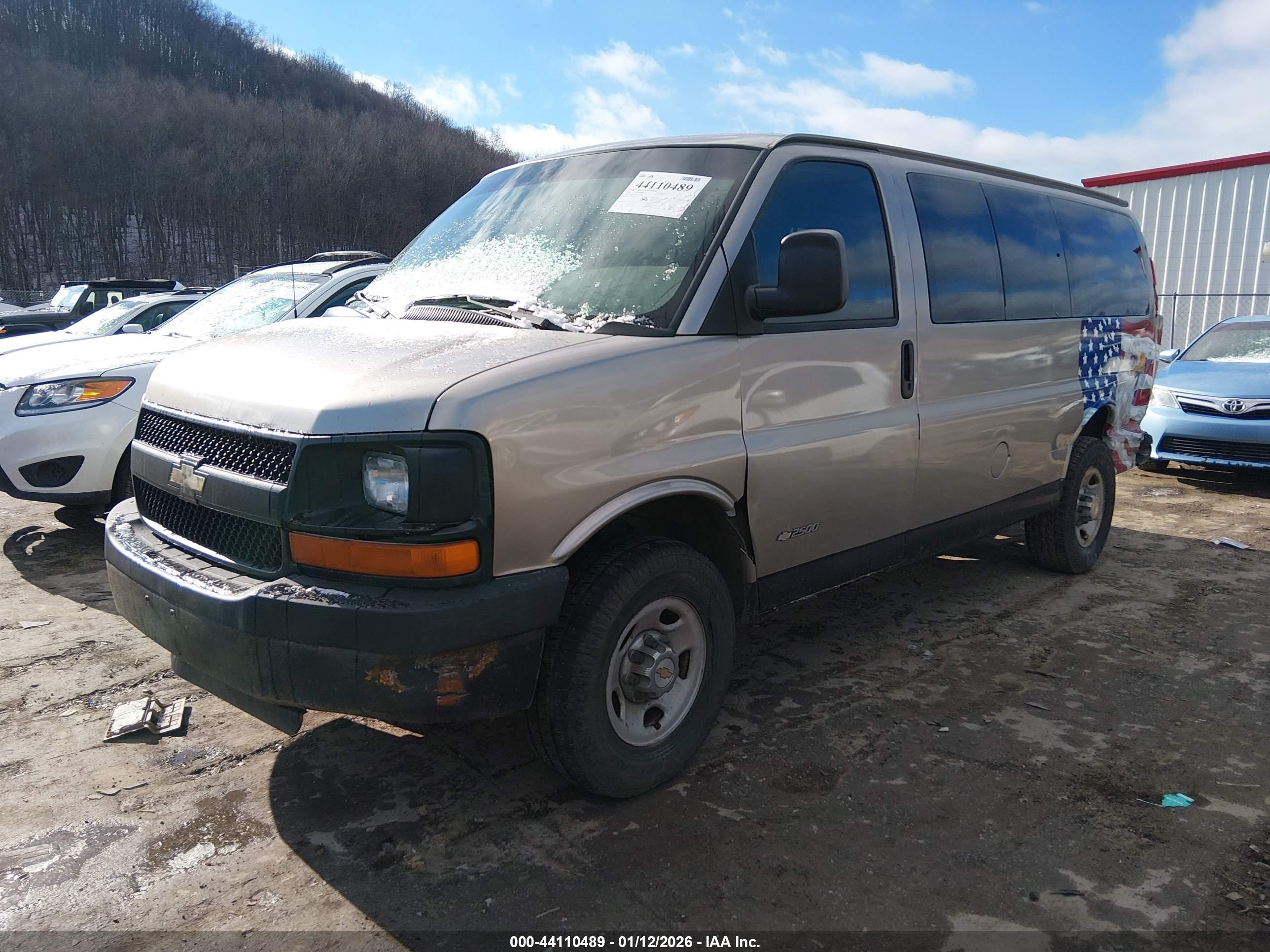 CHEVROLET EXPRESS image 2