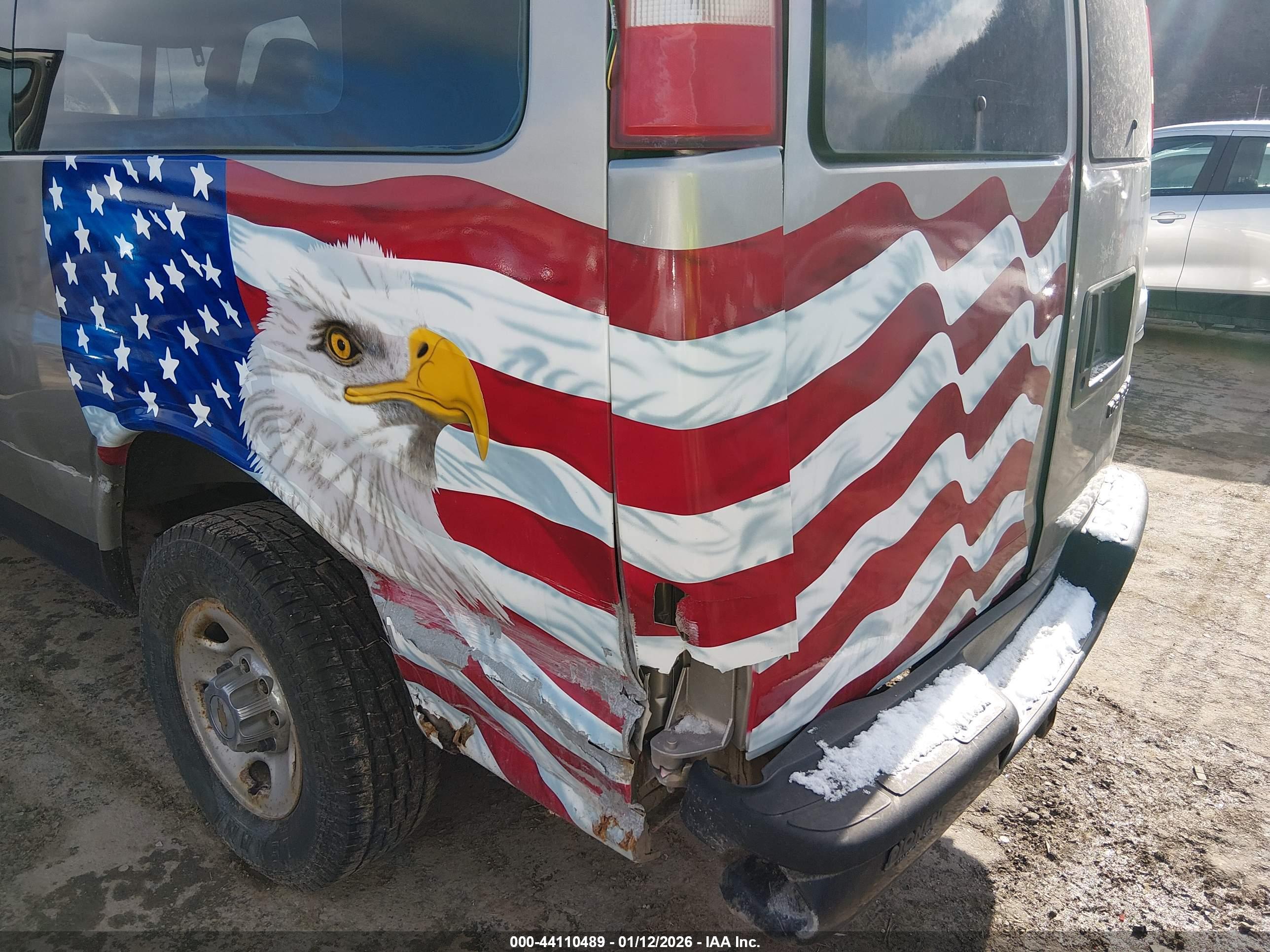 CHEVROLET EXPRESS image 6