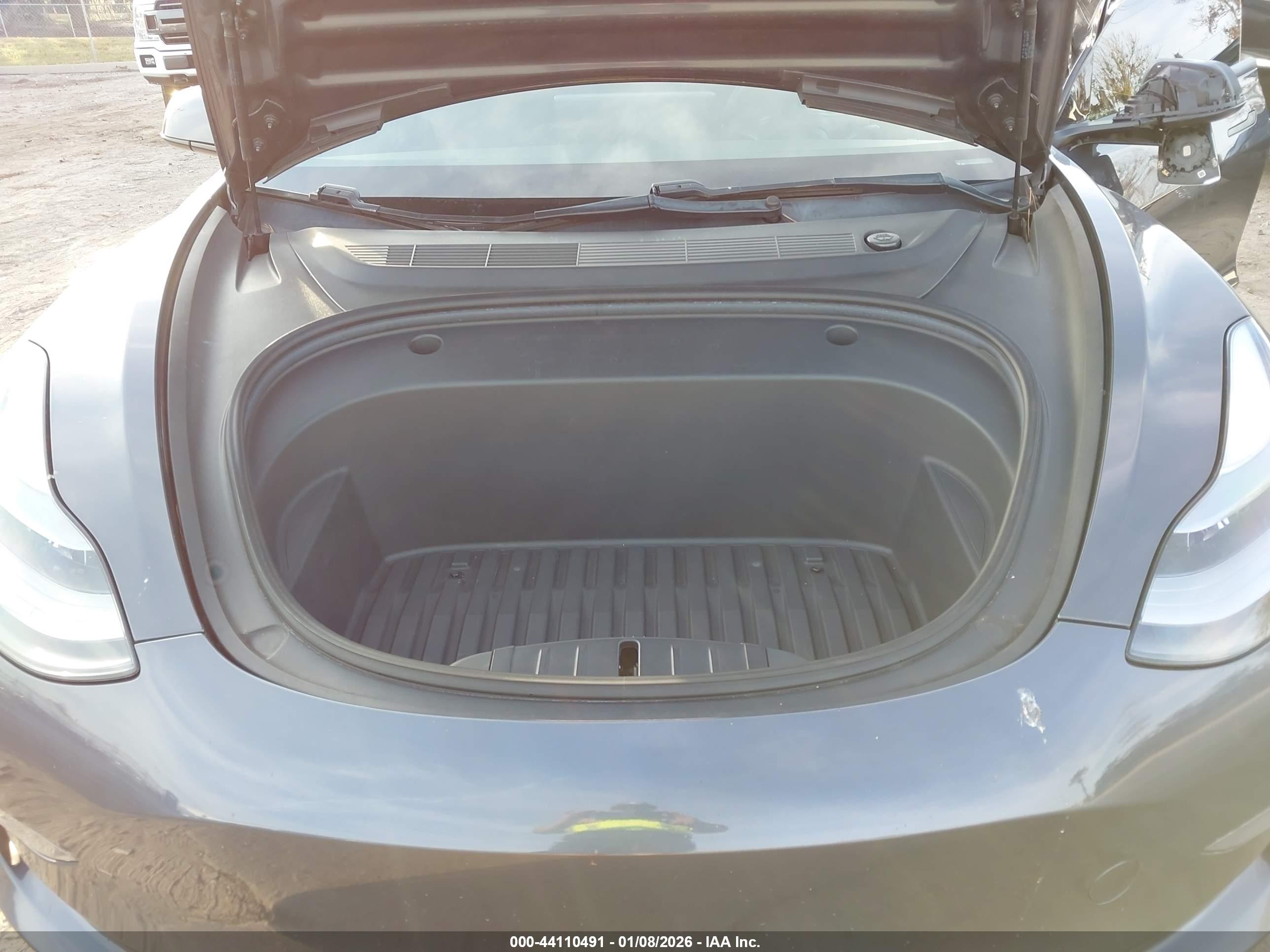 TESLA MODEL image 10