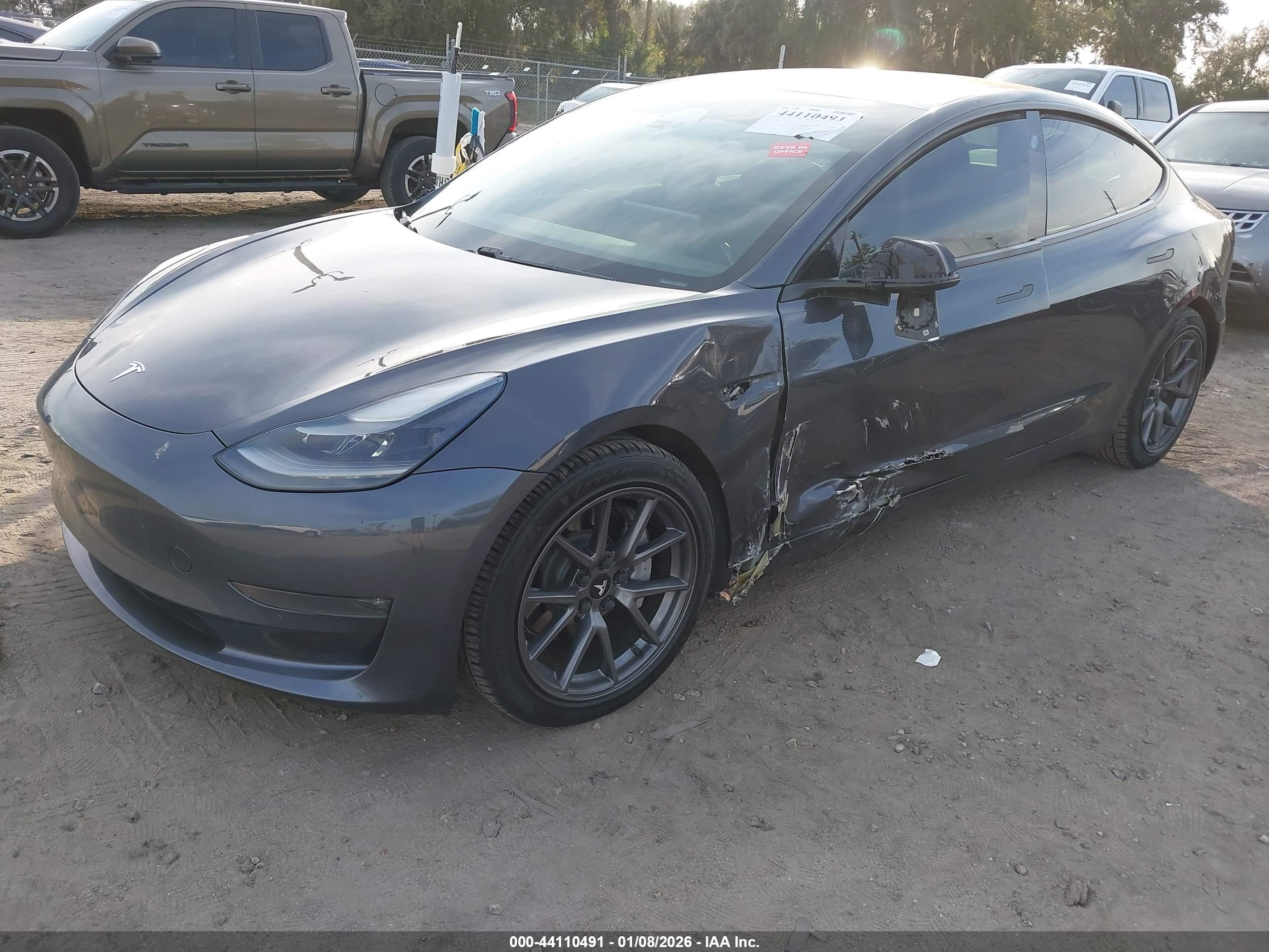 TESLA MODEL image 2