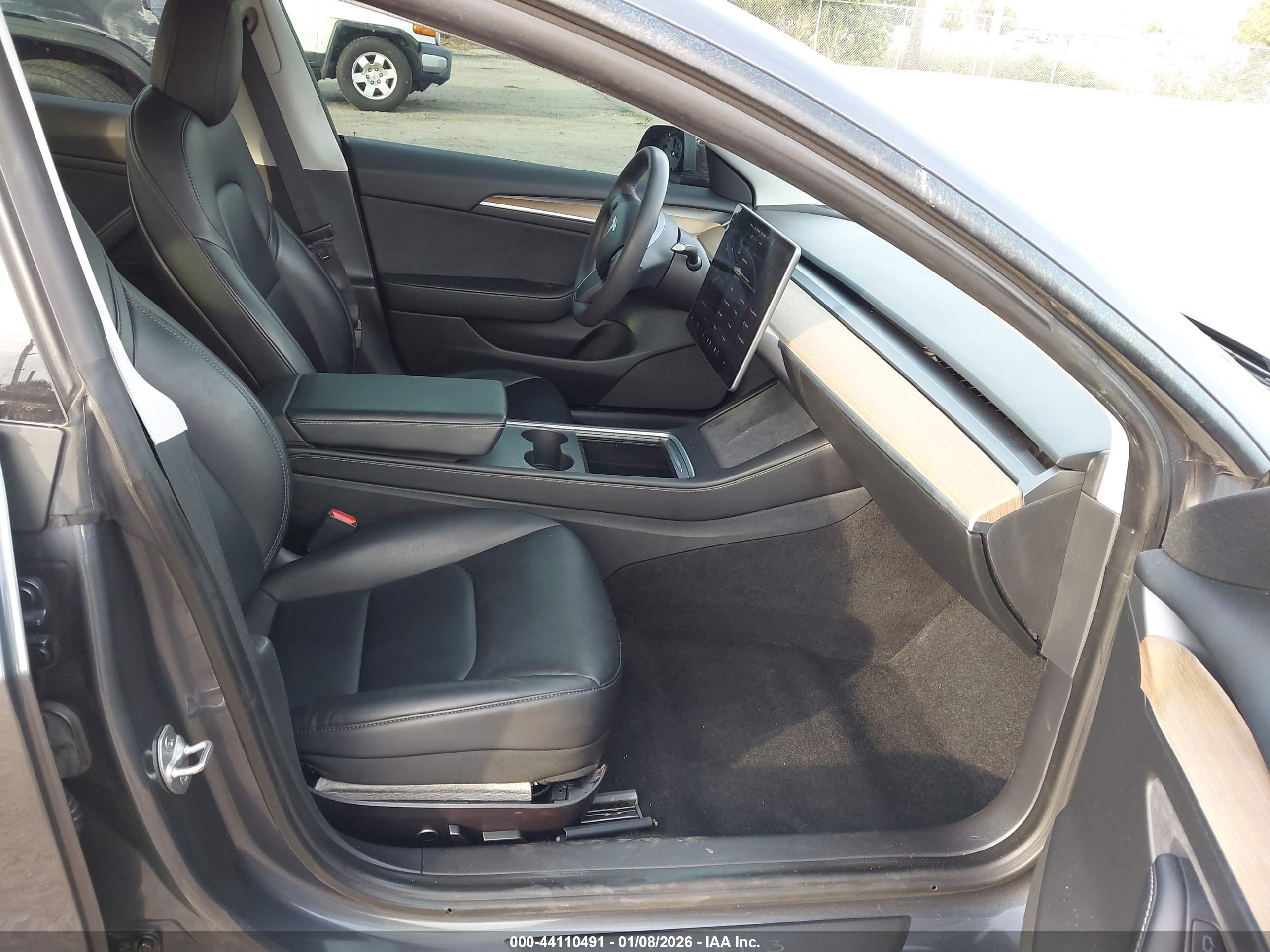 TESLA MODEL image 5