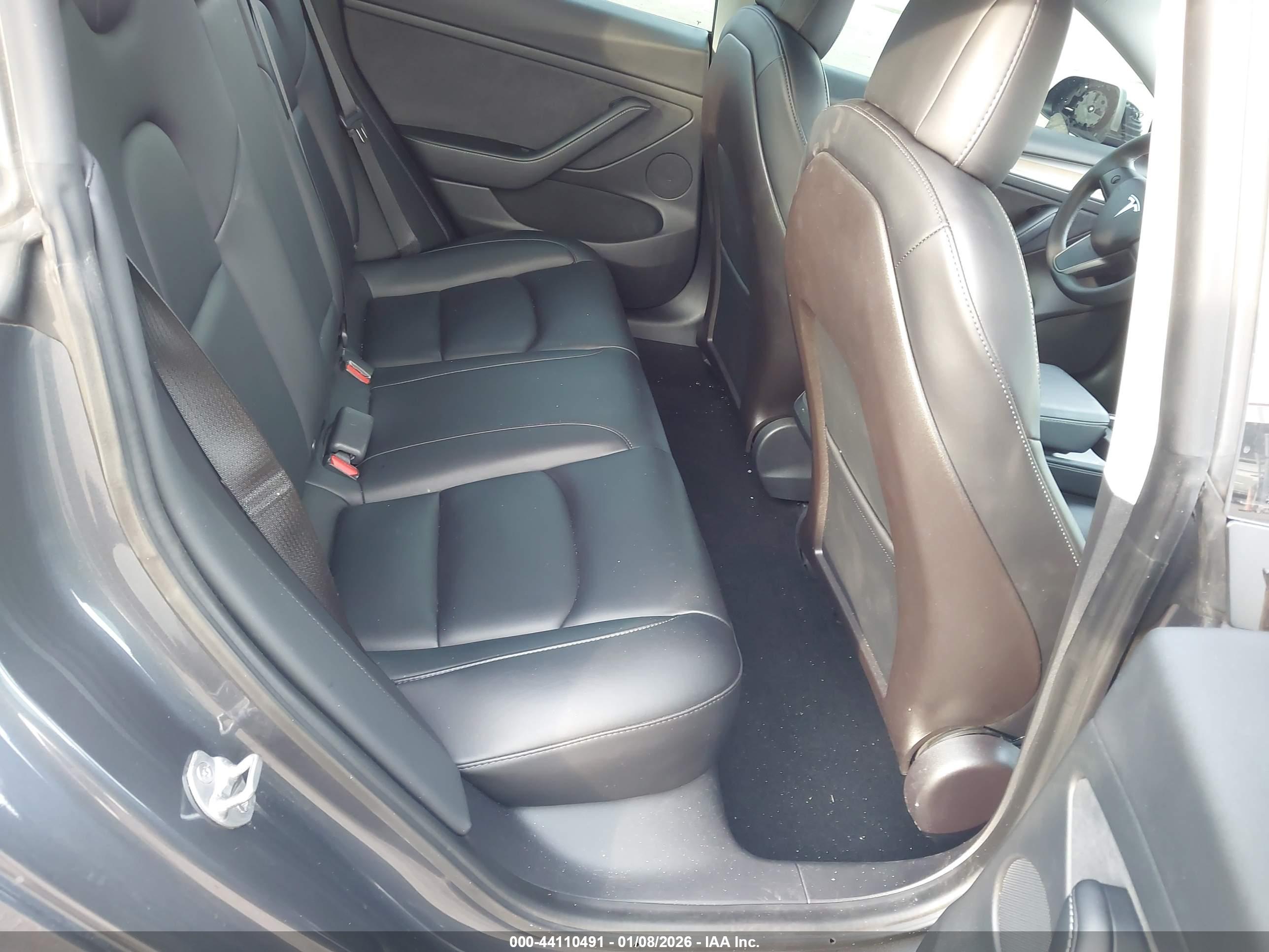 TESLA MODEL image 8