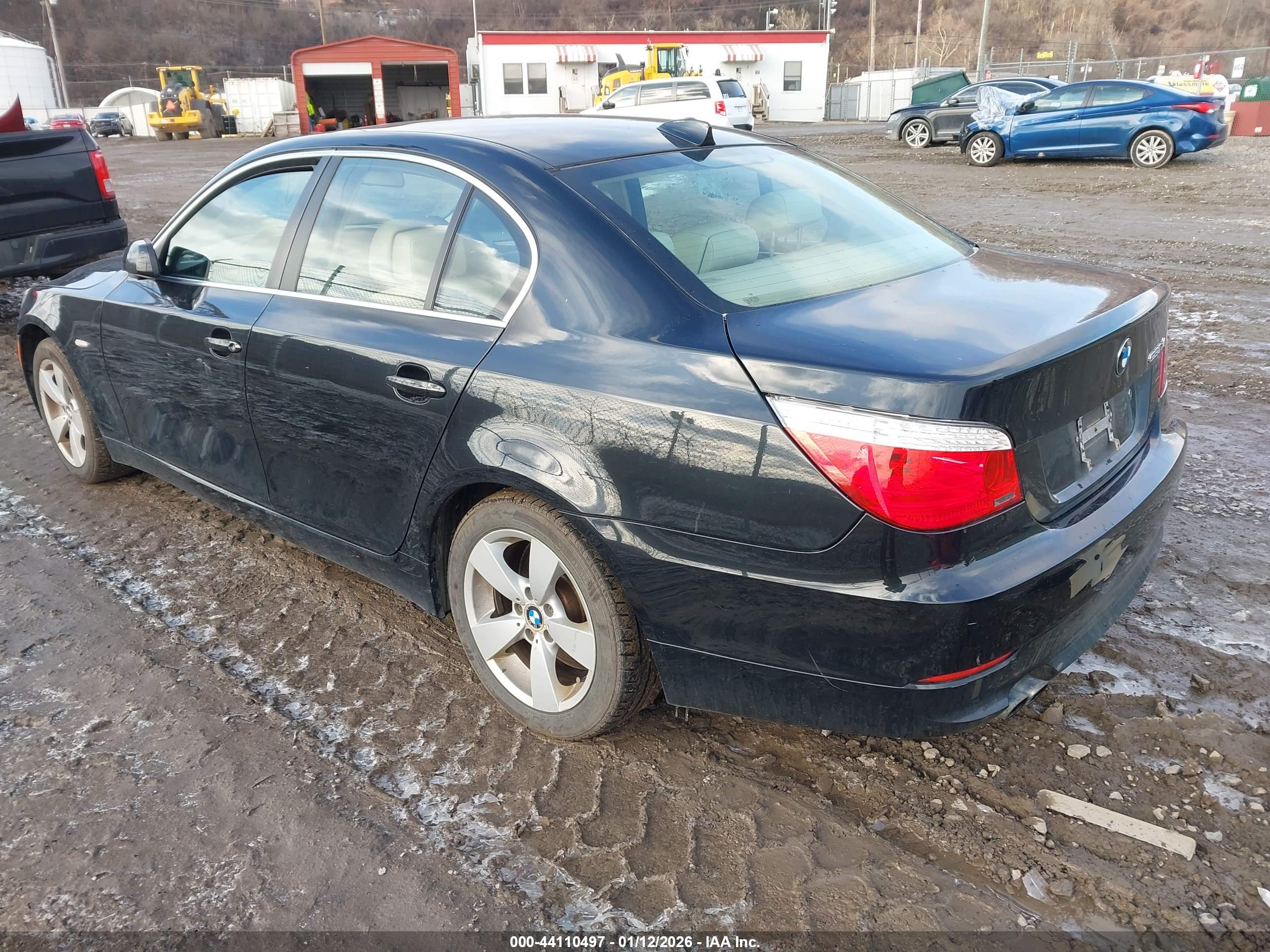 BMW 528XI image 3