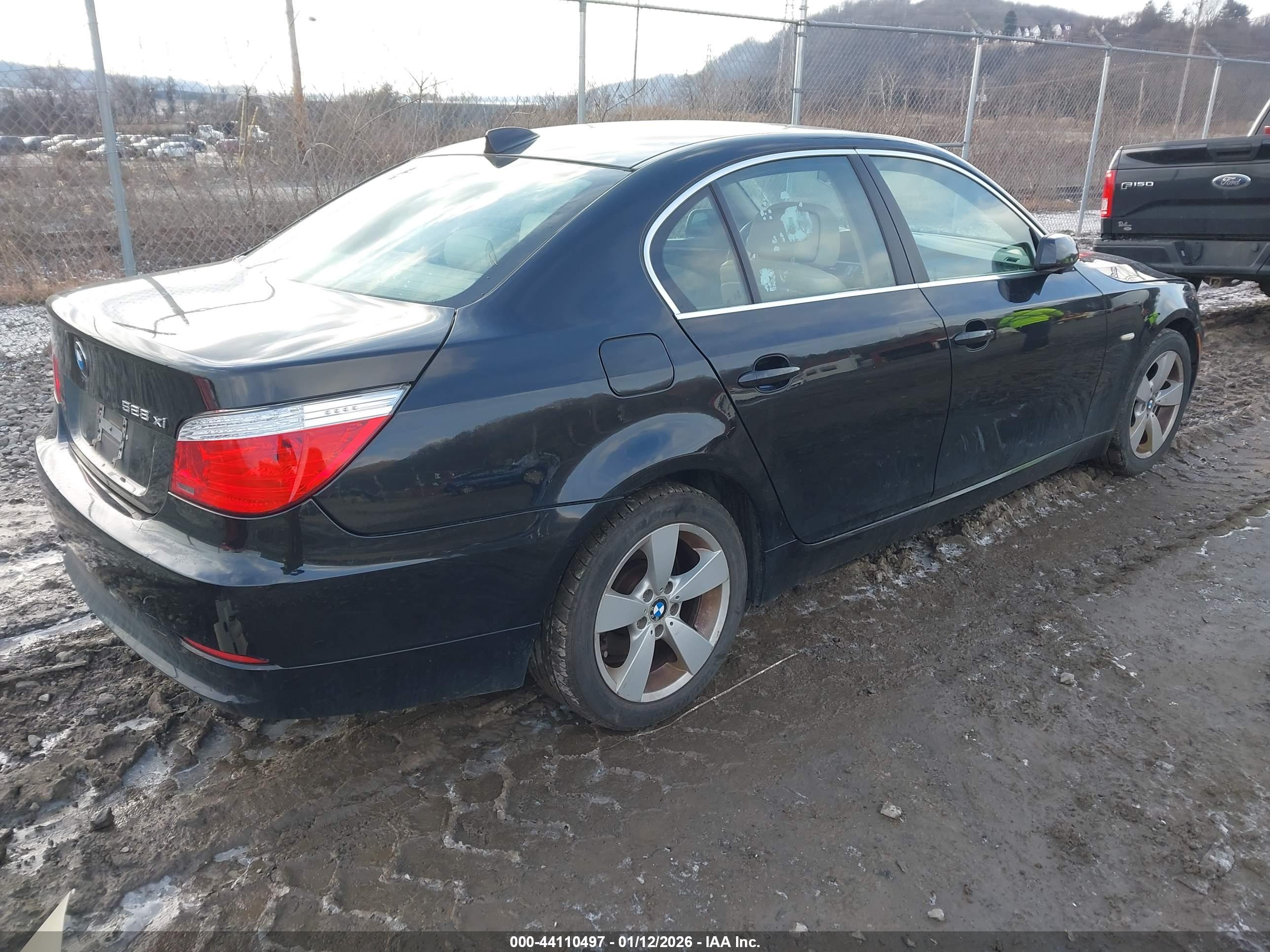 BMW 528XI image 4