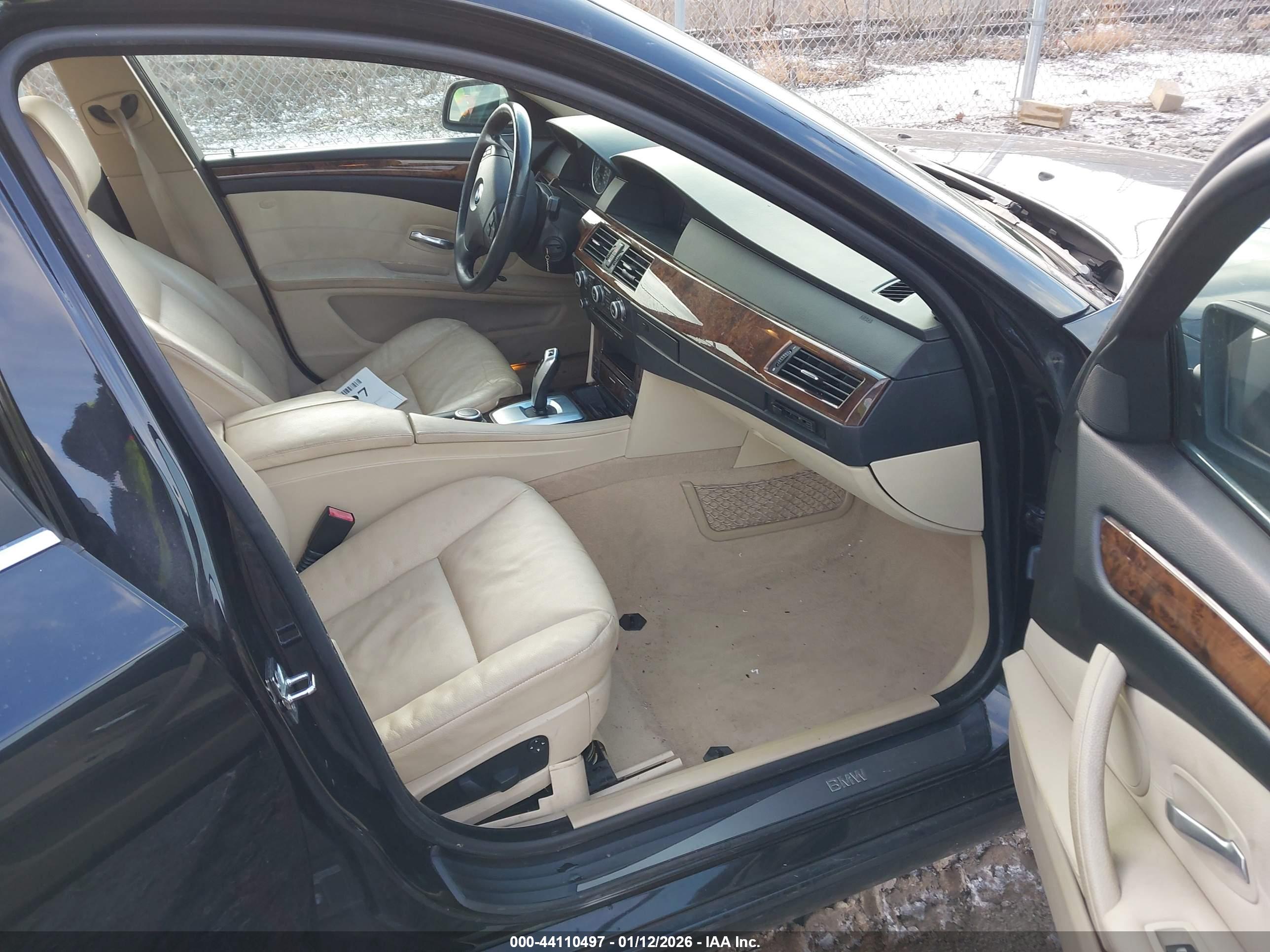 BMW 528XI image 5
