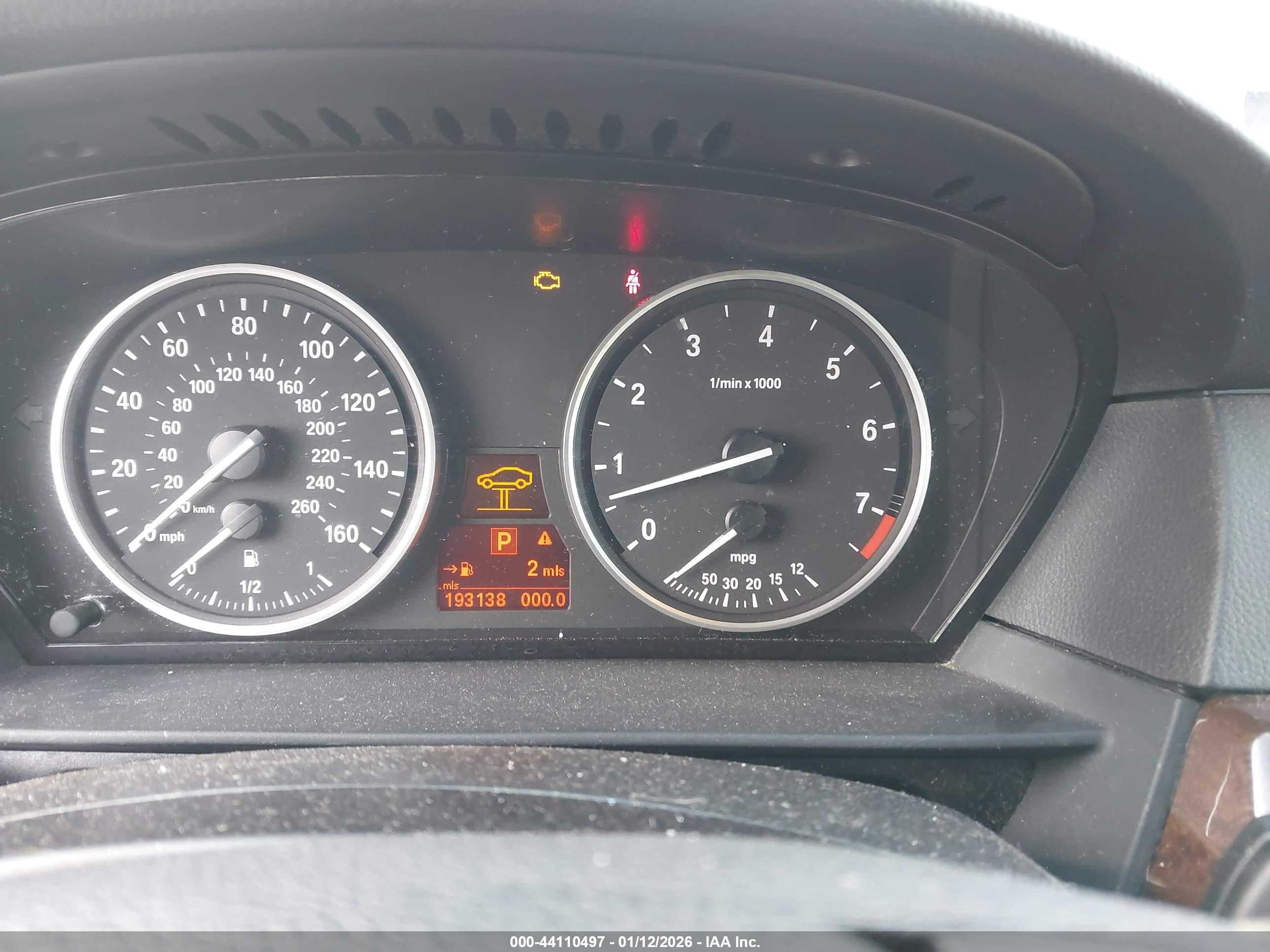 BMW 528XI image 7