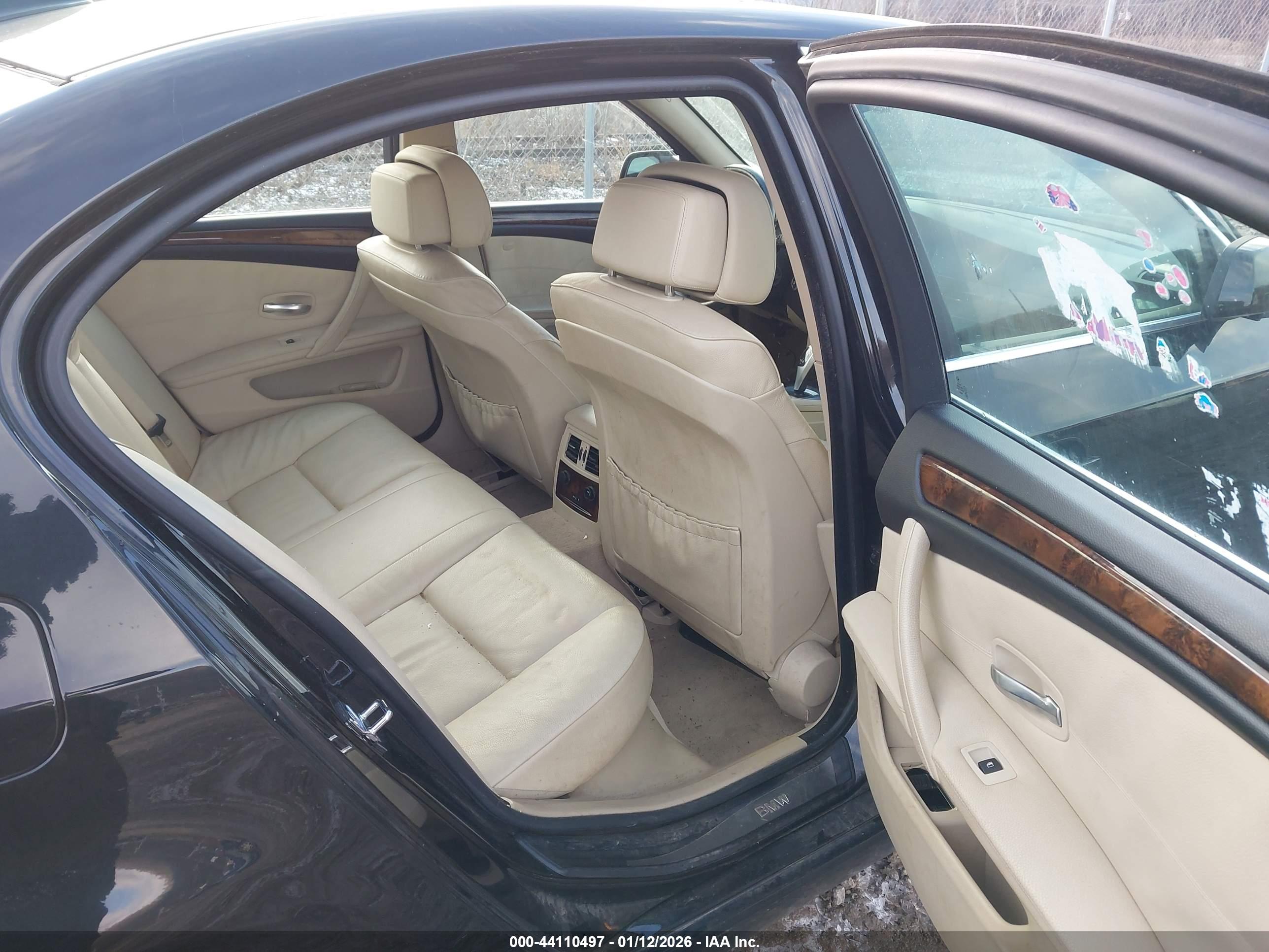 BMW 528XI image 8