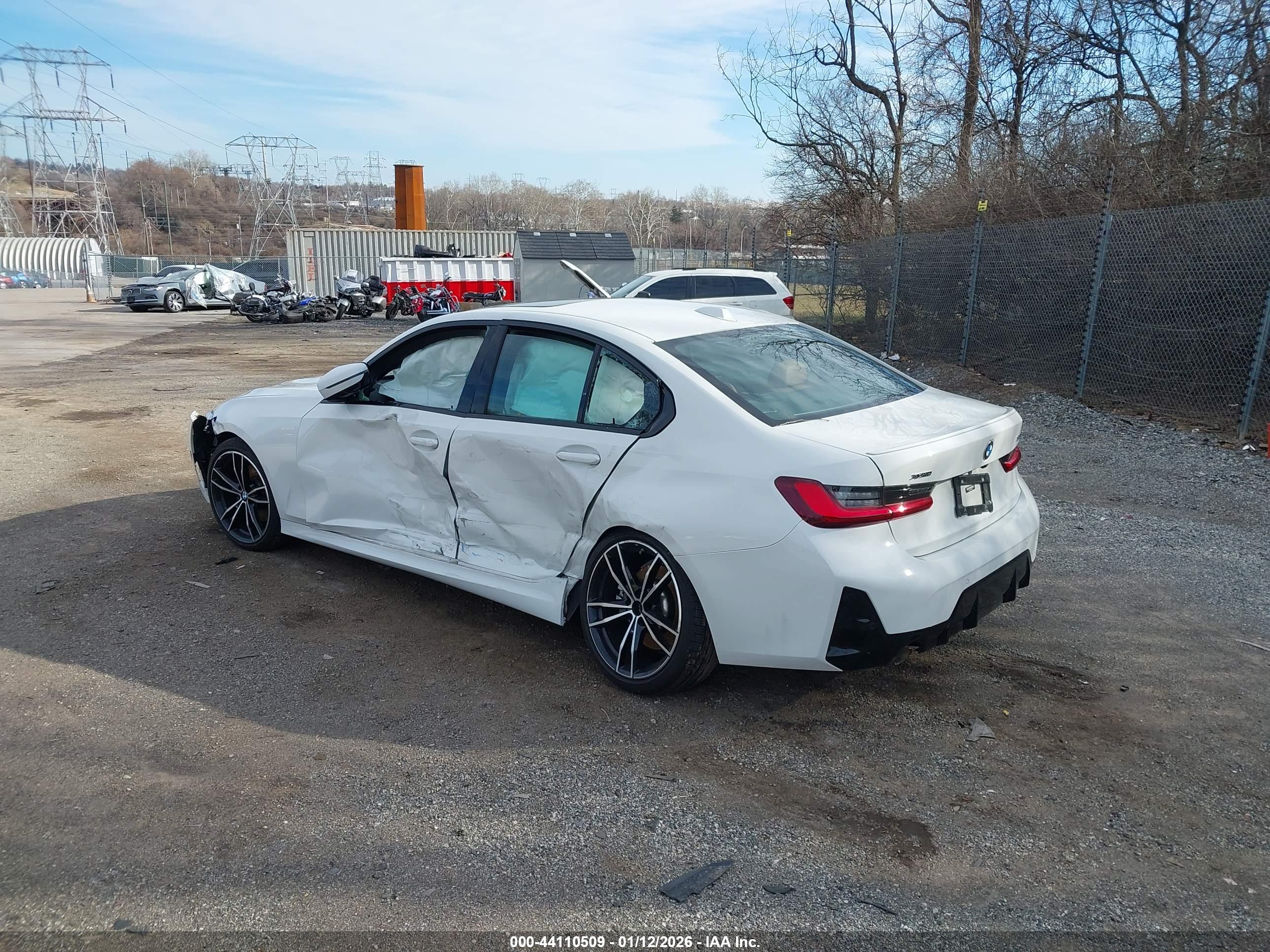 BMW 330I image 3