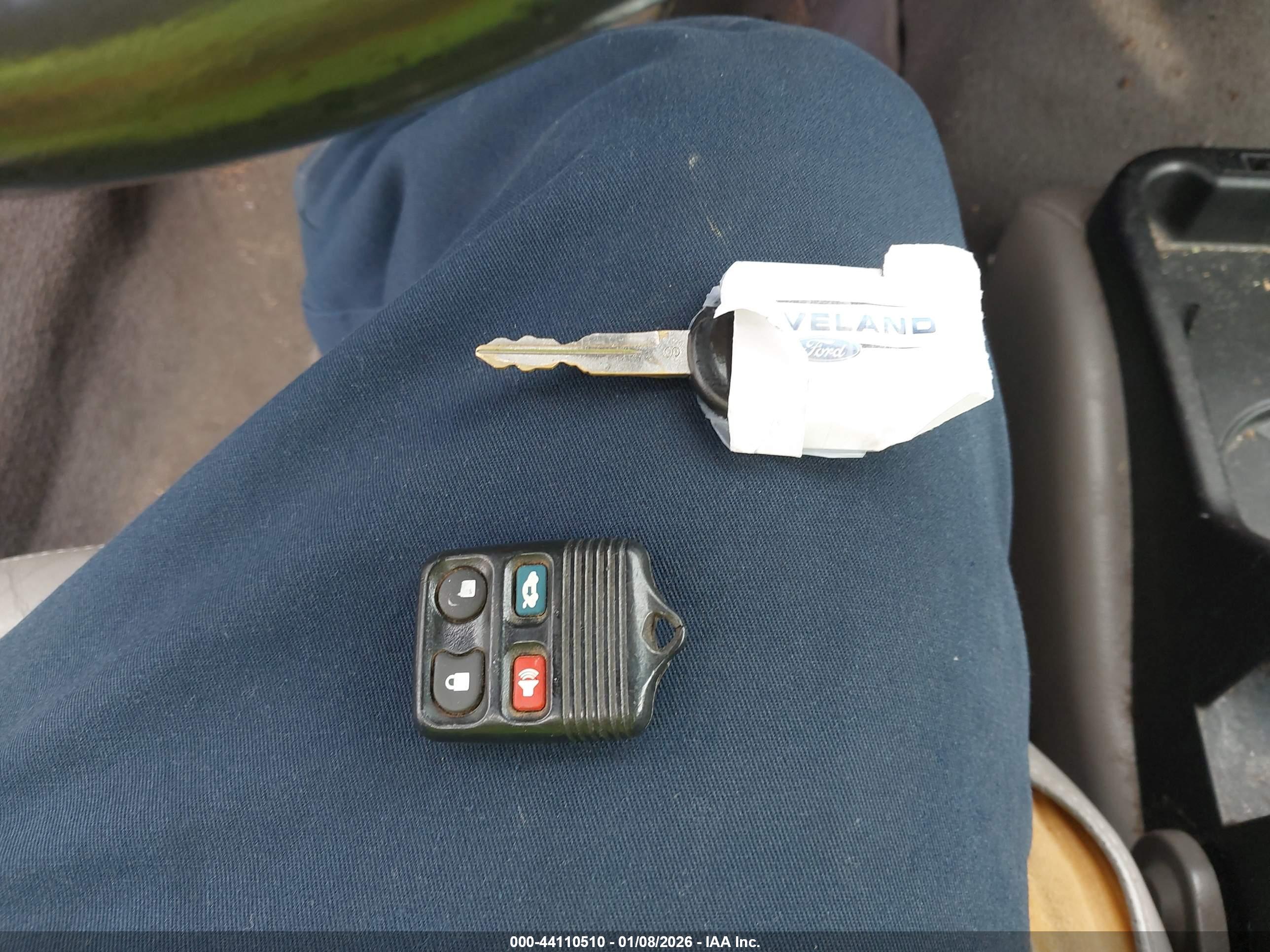 FORD TAURUS image 11