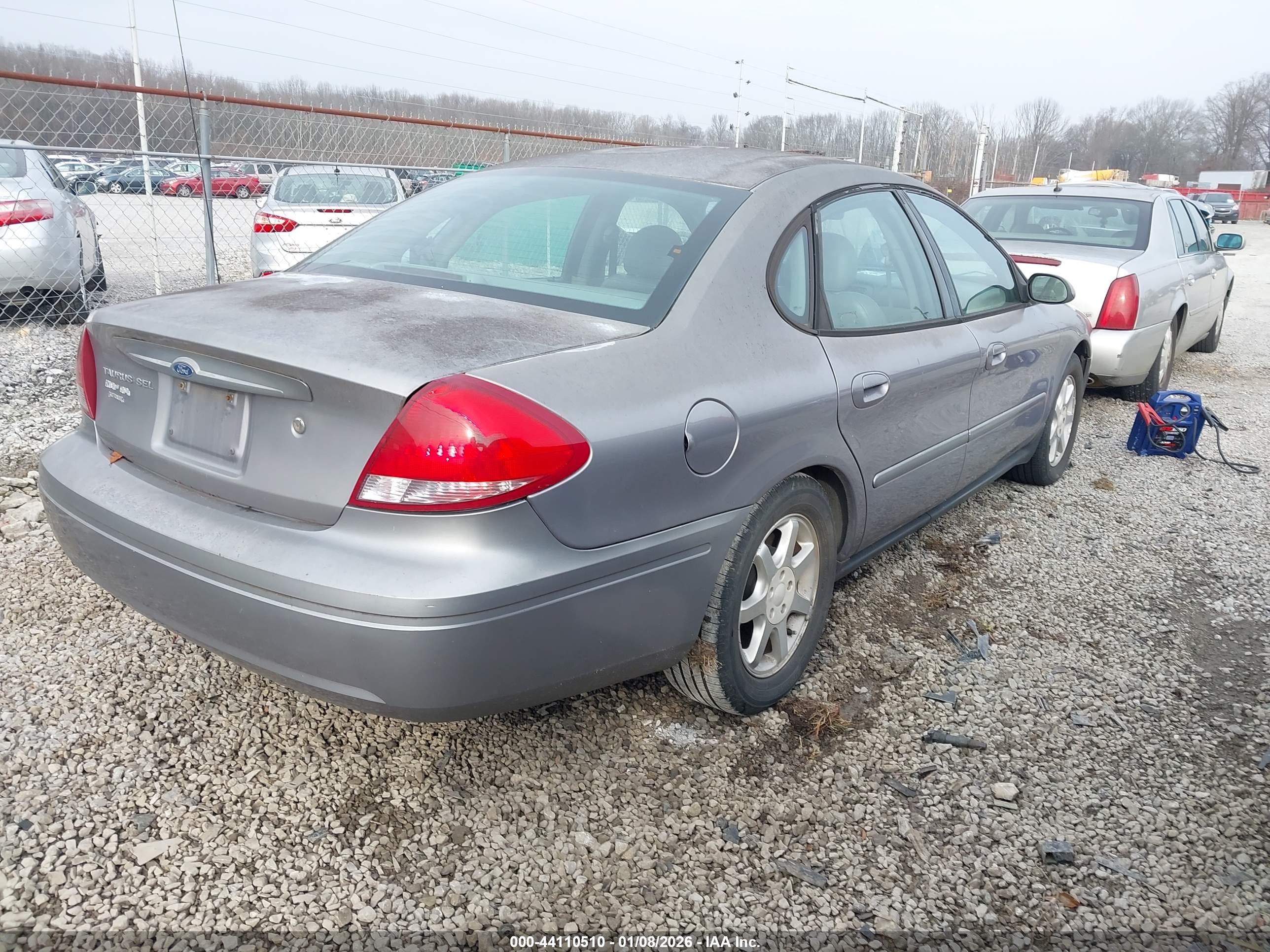FORD TAURUS image 4