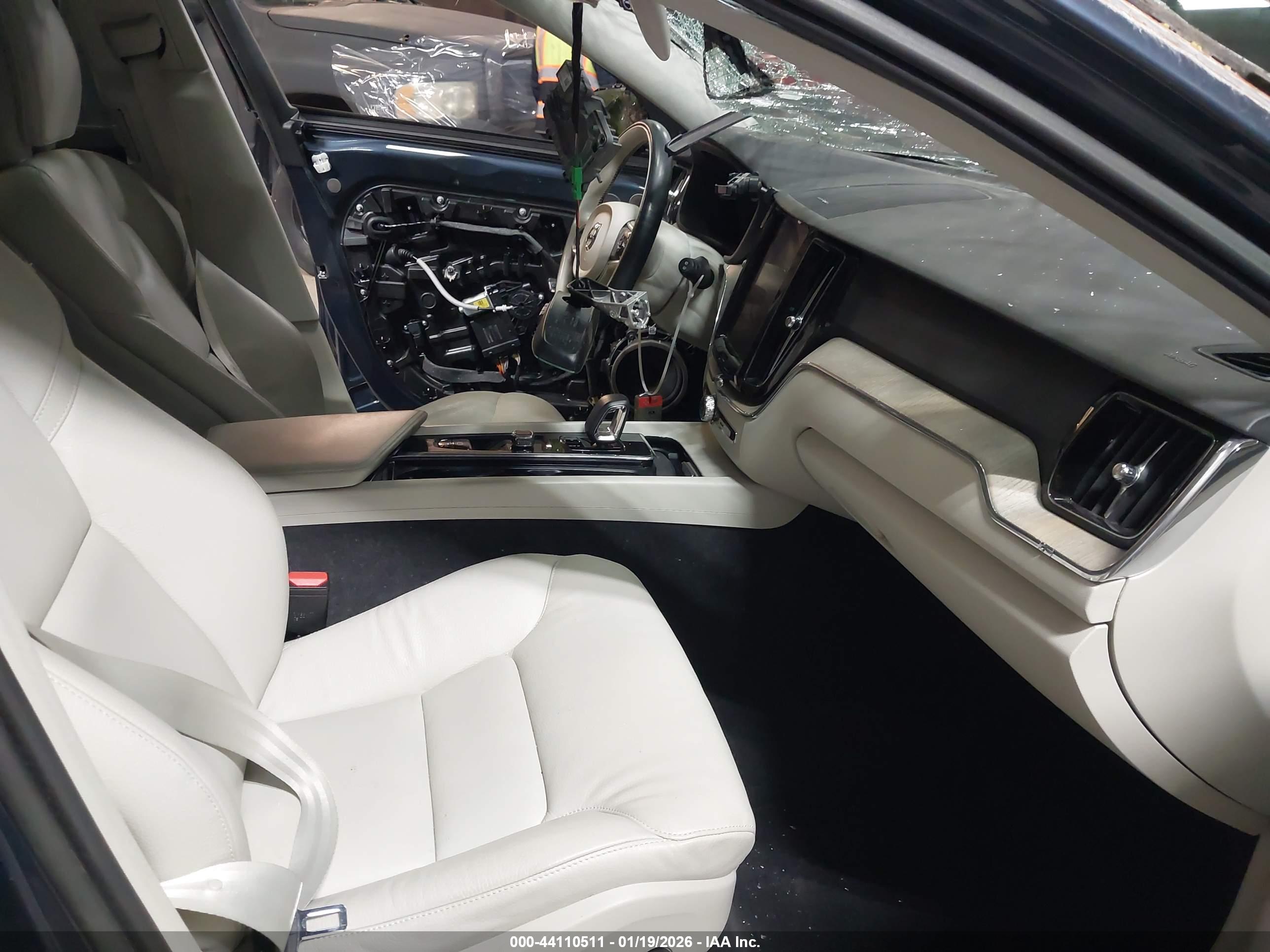 VOLVO XC60 image 5
