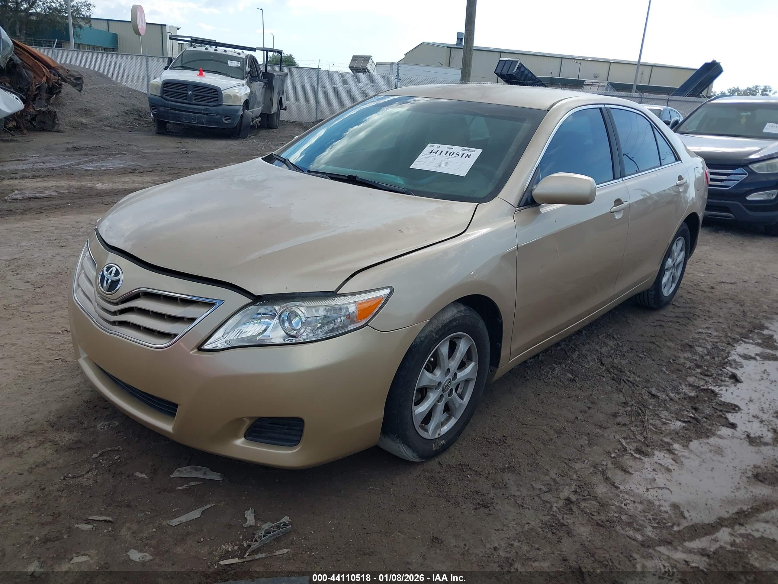 TOYOTA CAMRY image 2