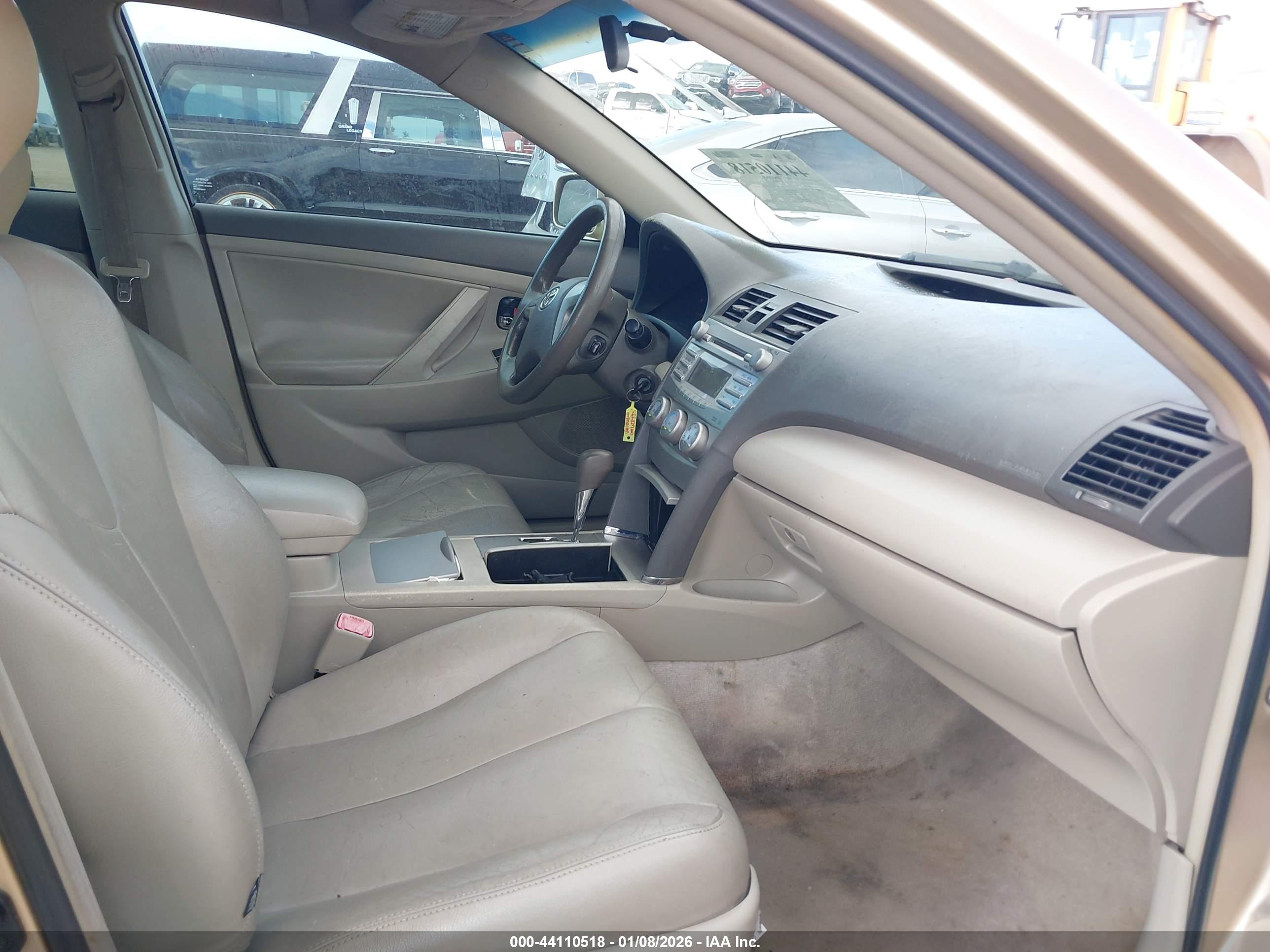 TOYOTA CAMRY image 5