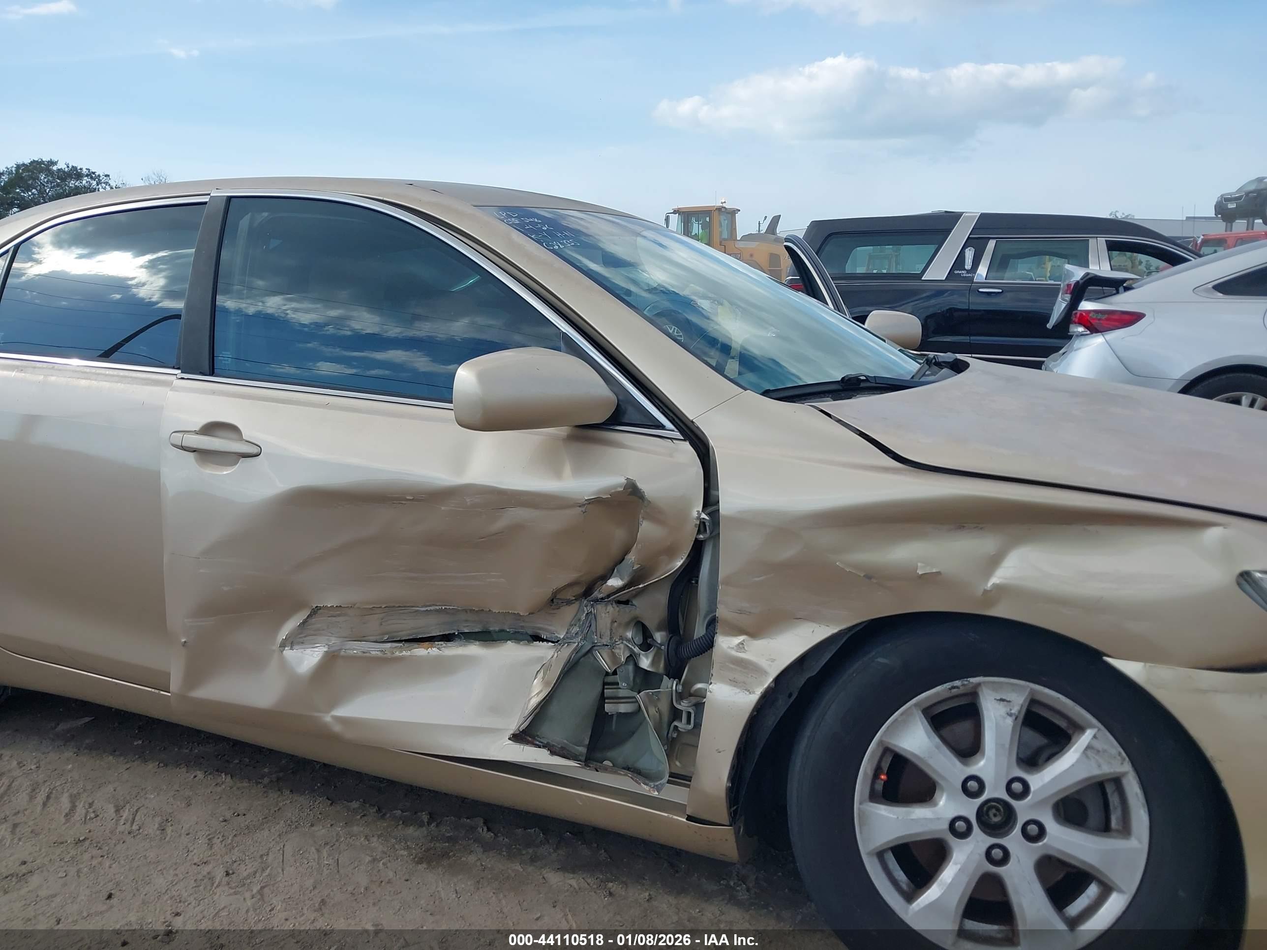 TOYOTA CAMRY image 6