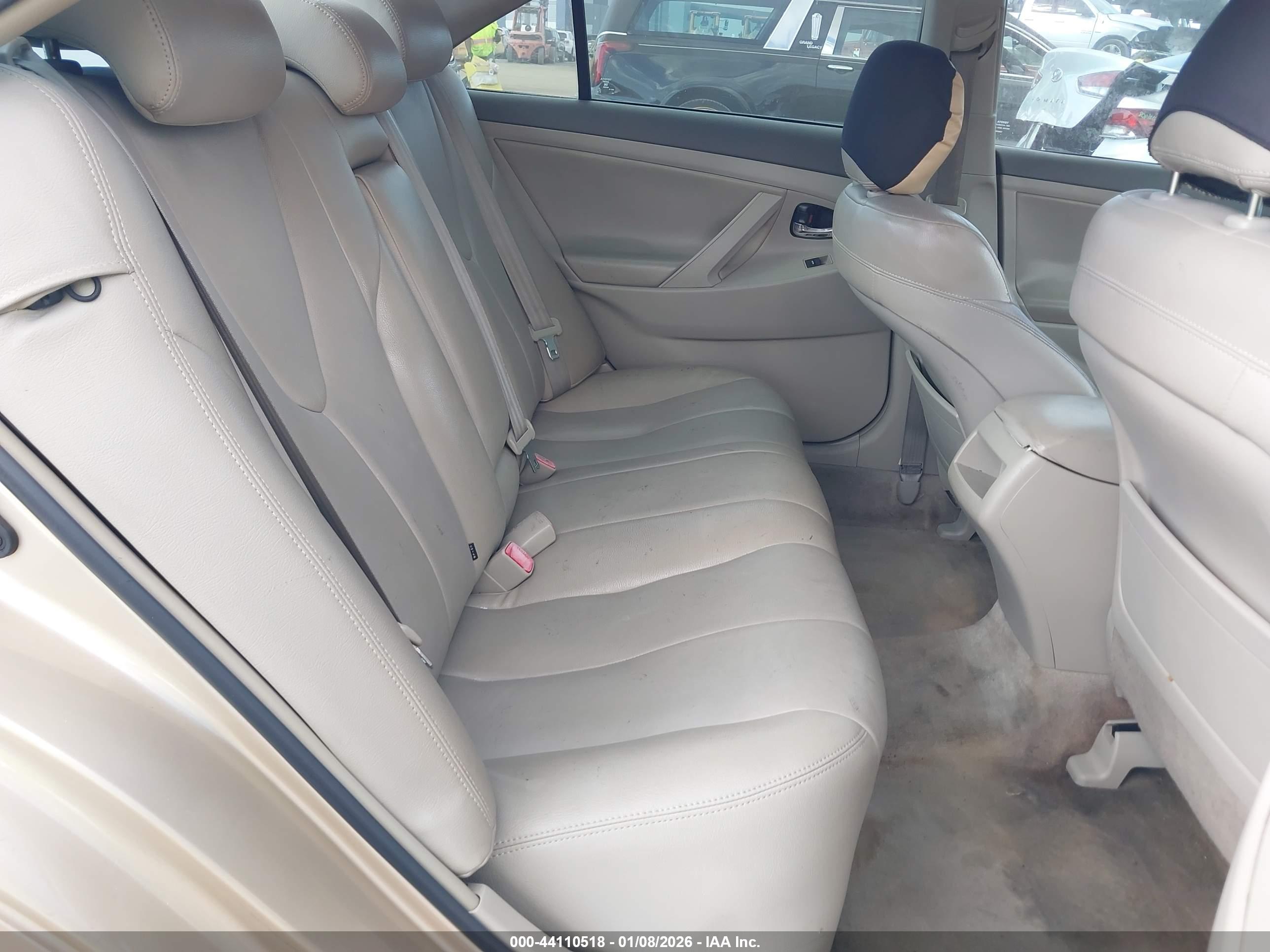 TOYOTA CAMRY image 8