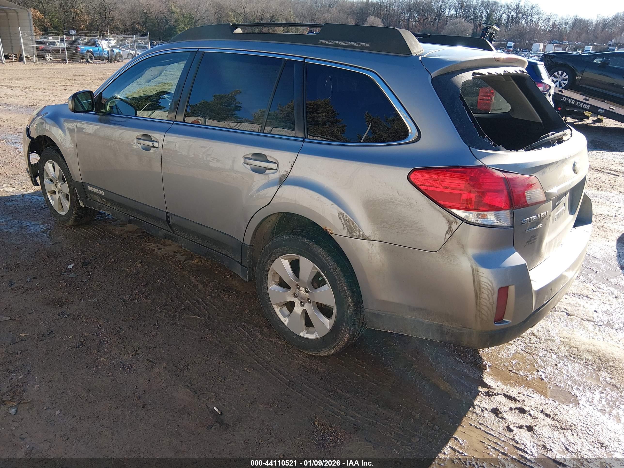 SUBARU OUTBACK image 3