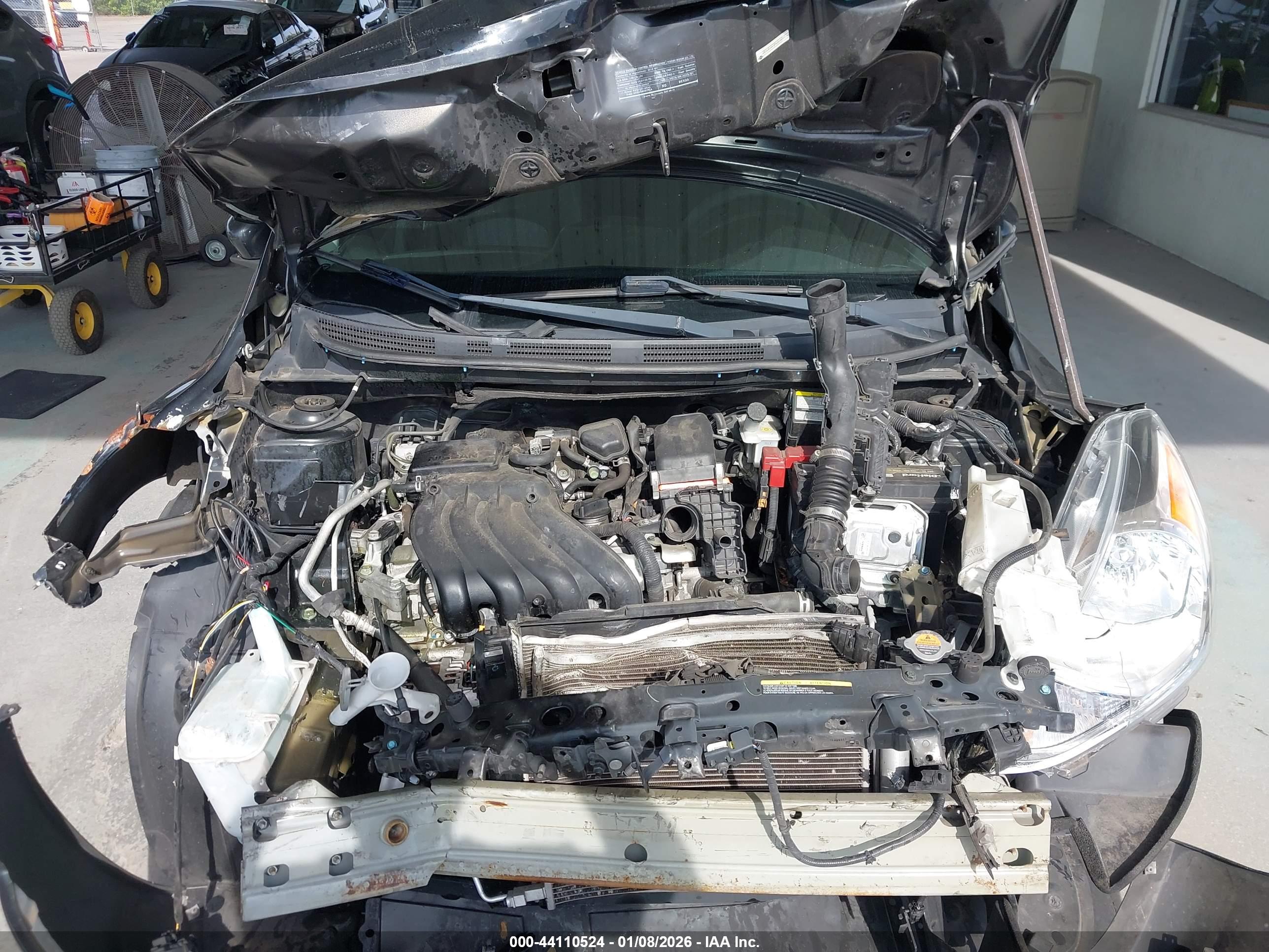 NISSAN VERSA image 10
