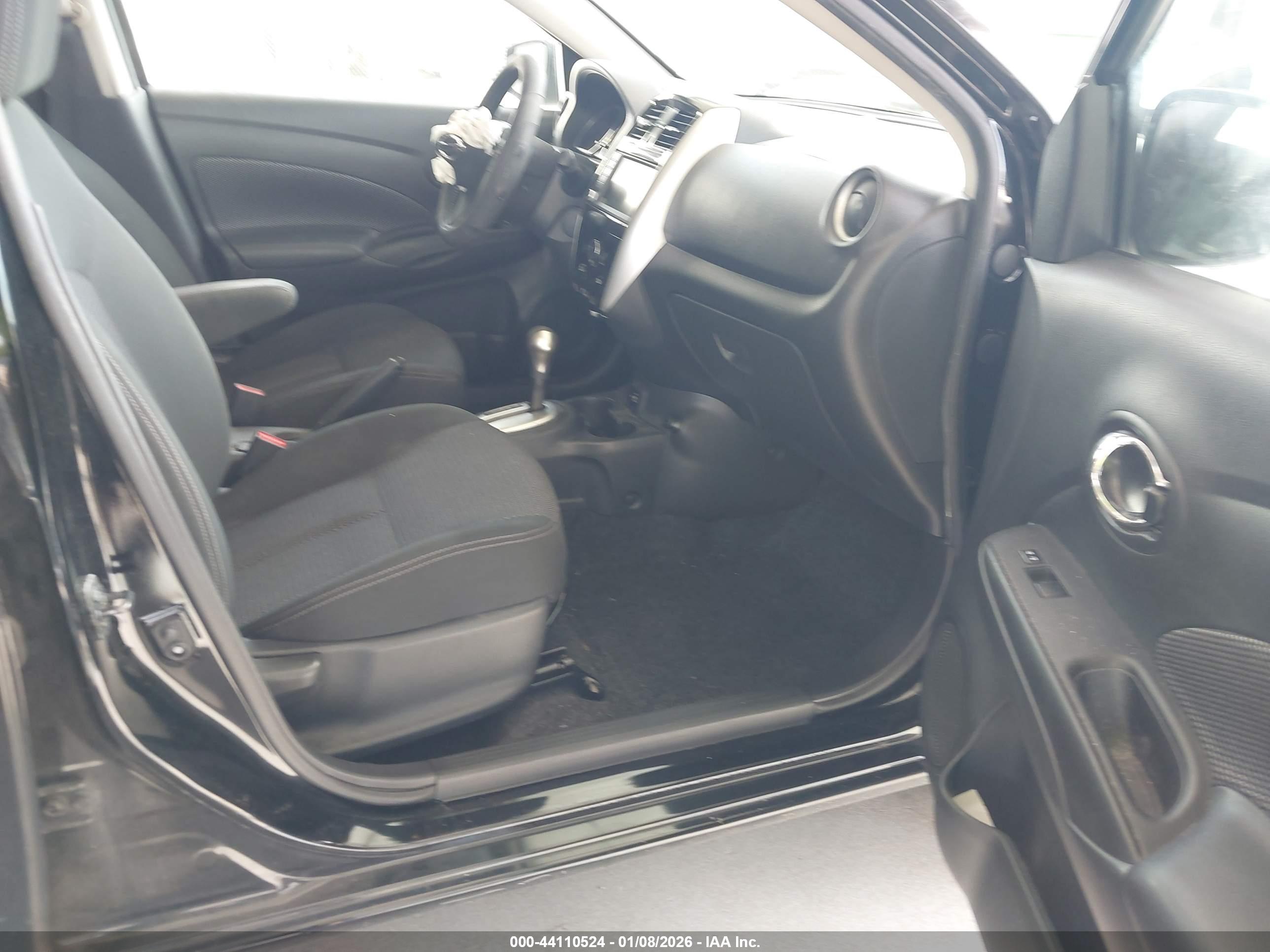 NISSAN VERSA image 5