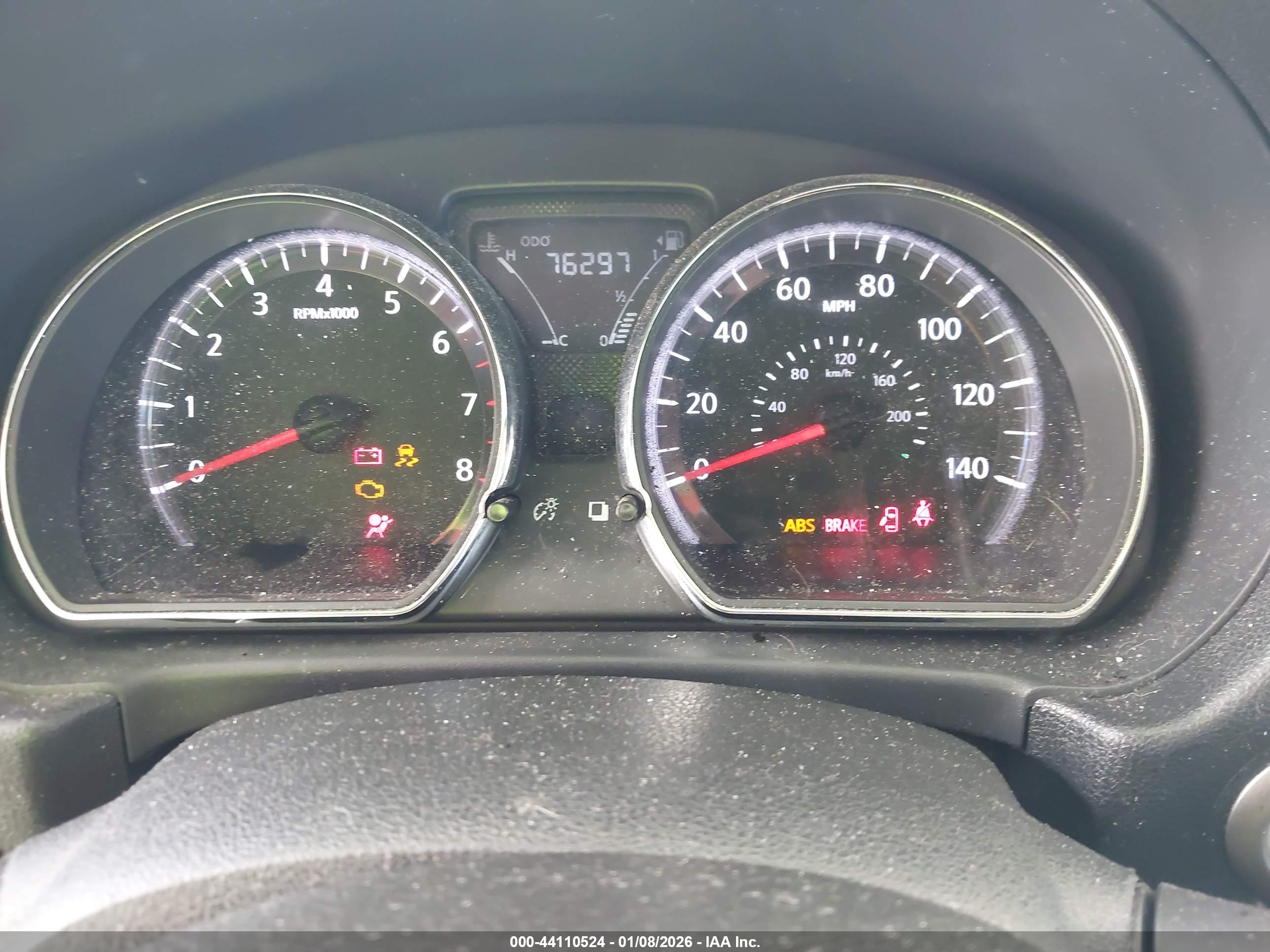 NISSAN VERSA image 7