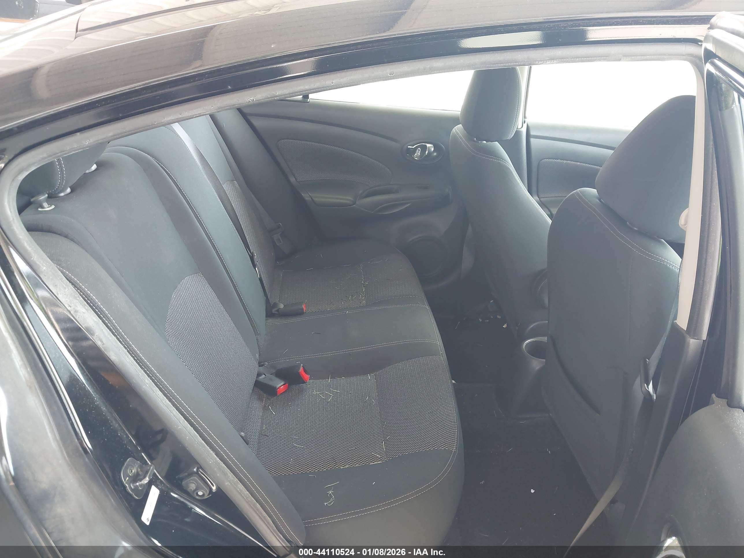 NISSAN VERSA image 8