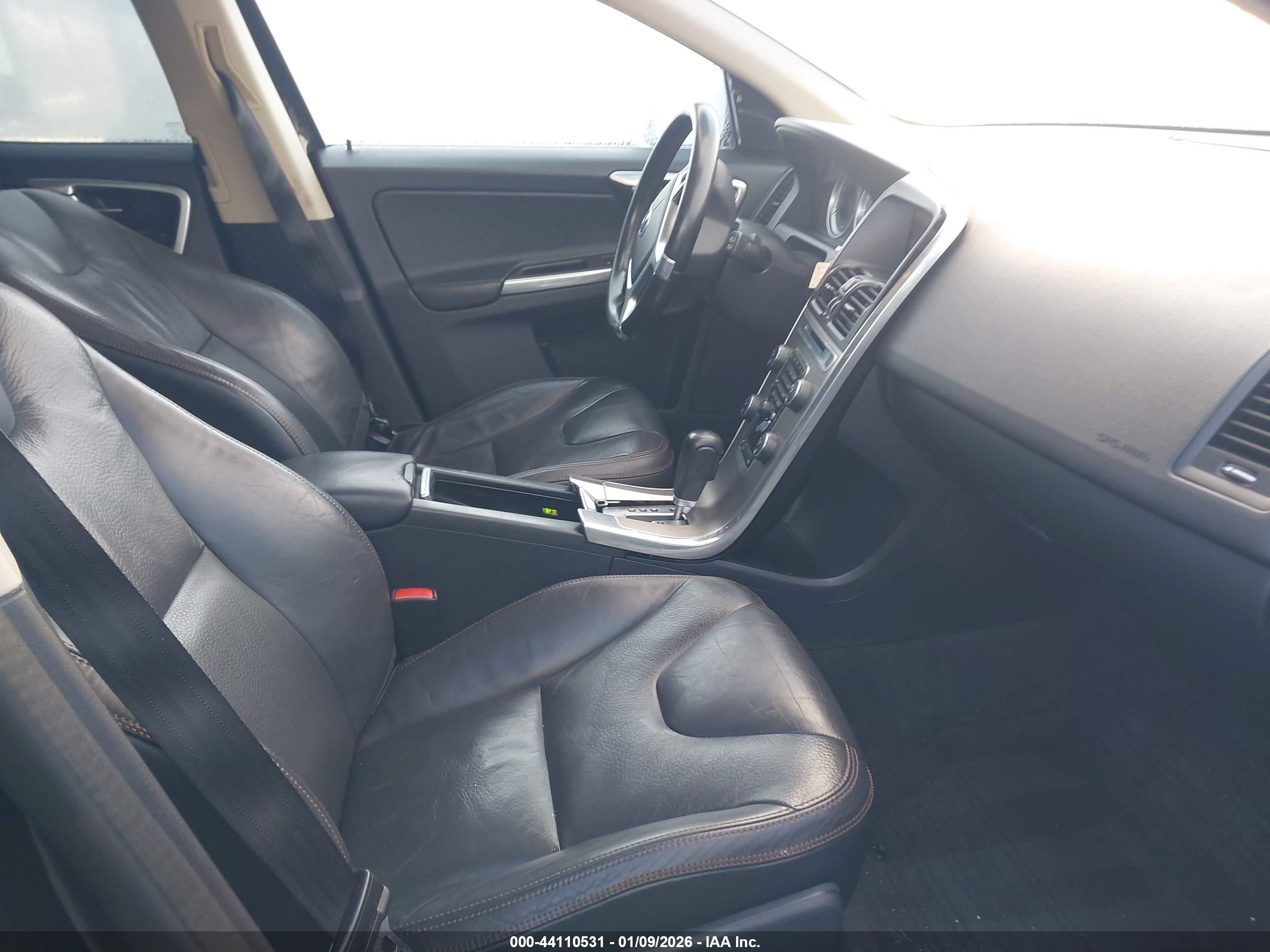VOLVO XC60 image 5