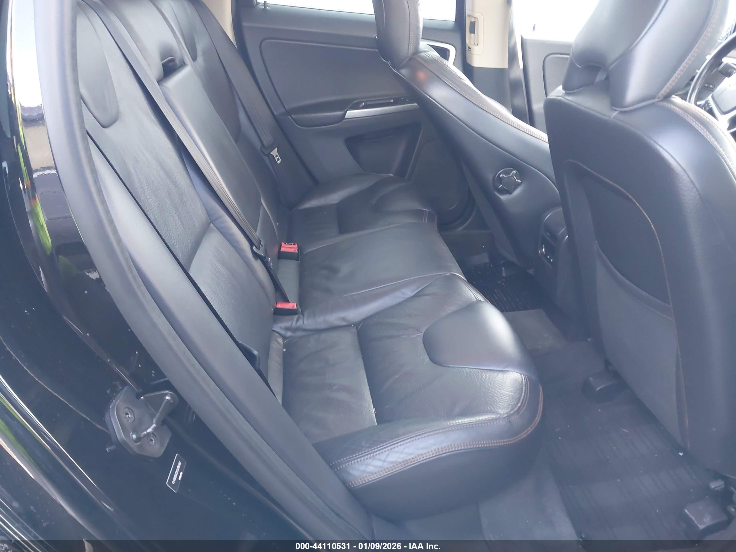 VOLVO XC60 image 8