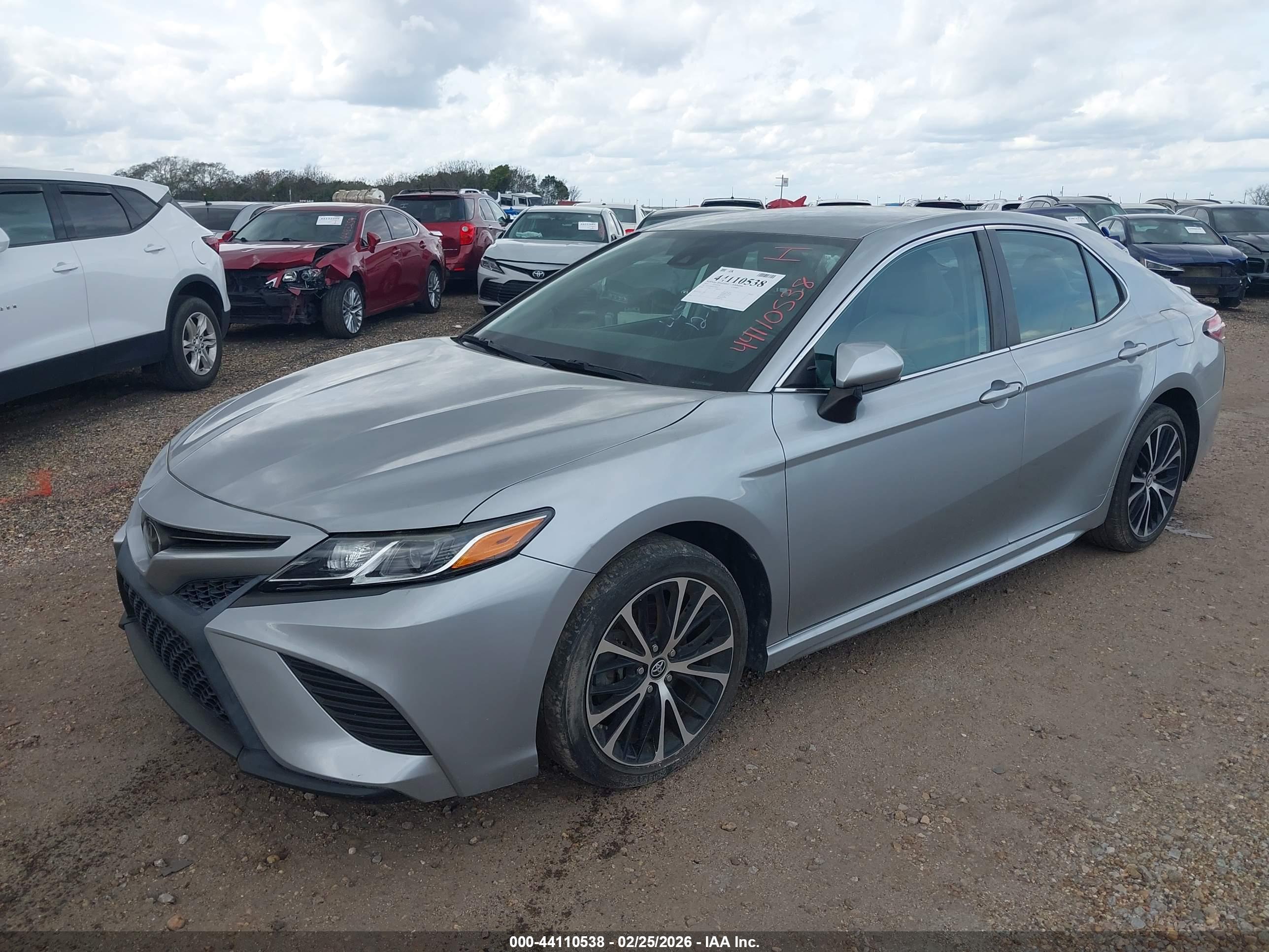TOYOTA CAMRY image 2