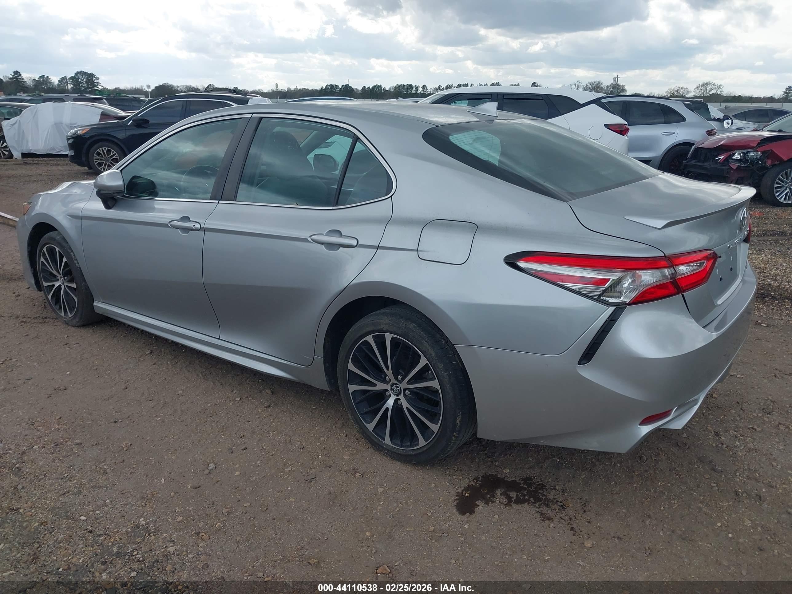 TOYOTA CAMRY image 3