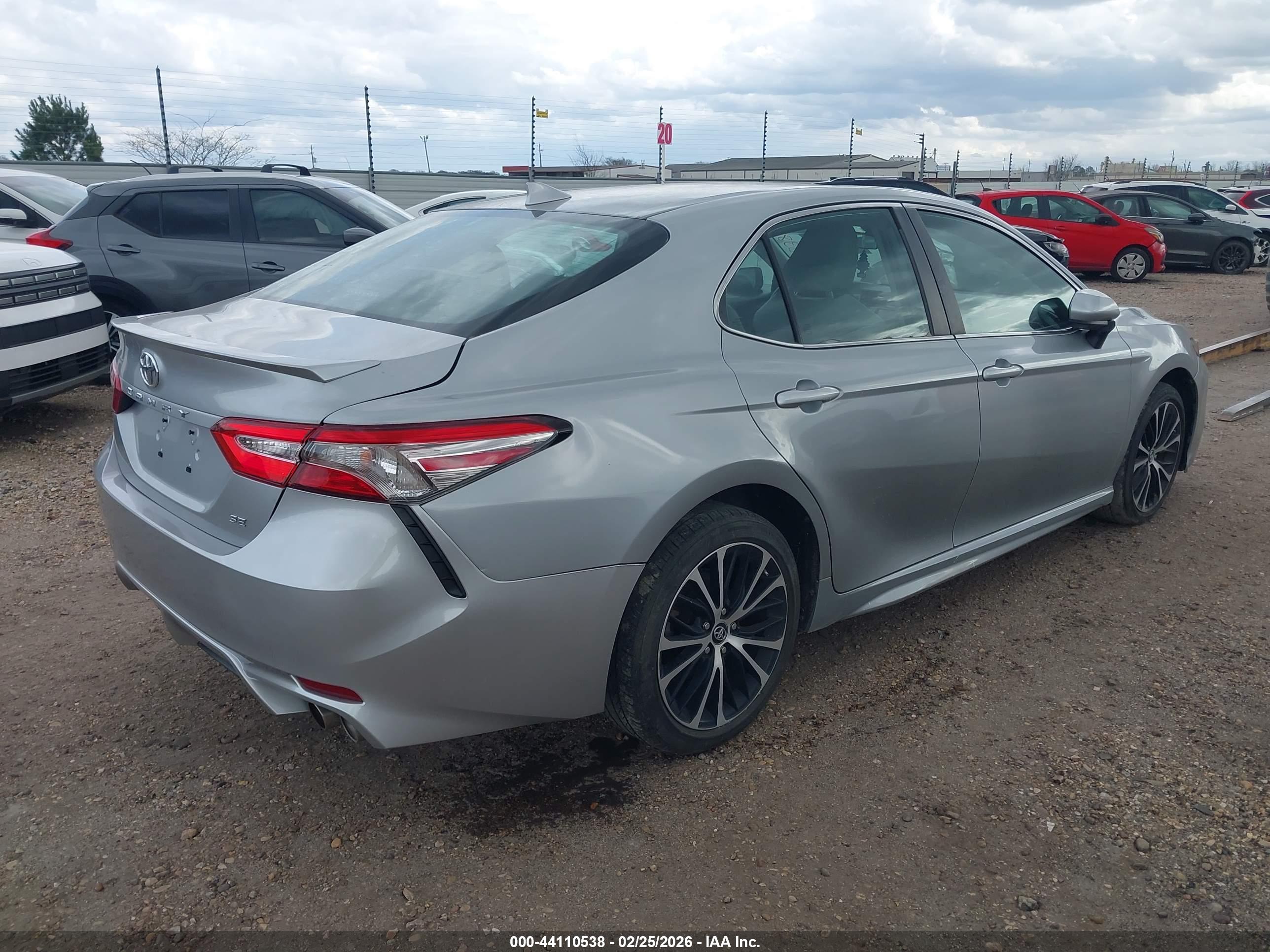 TOYOTA CAMRY image 4