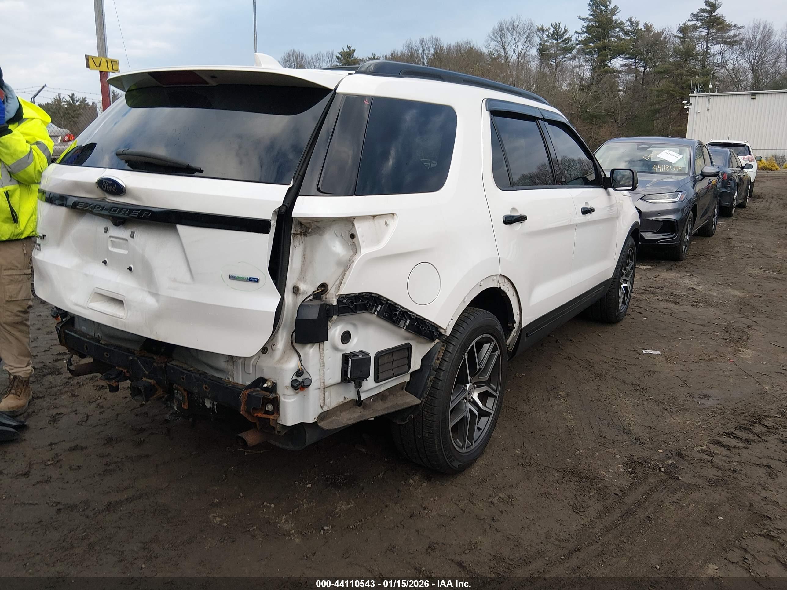 FORD EXPLORER image 4