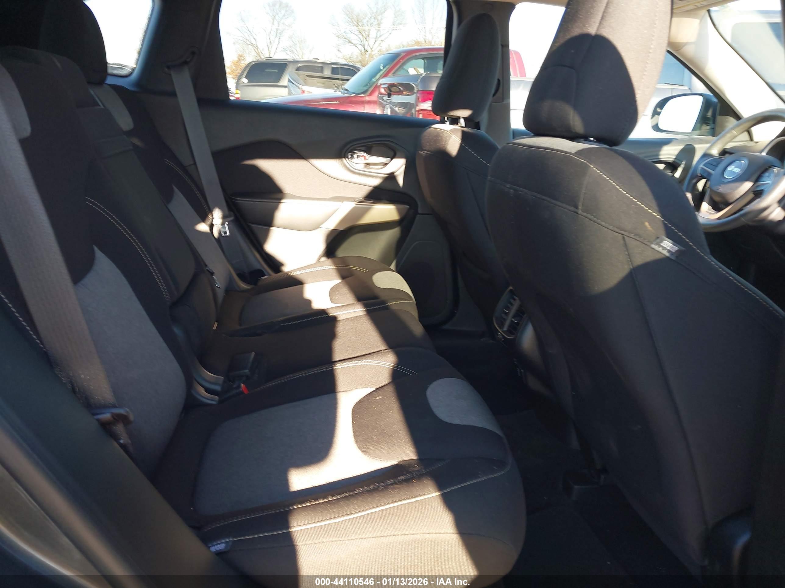 JEEP CHEROKEE image 8
