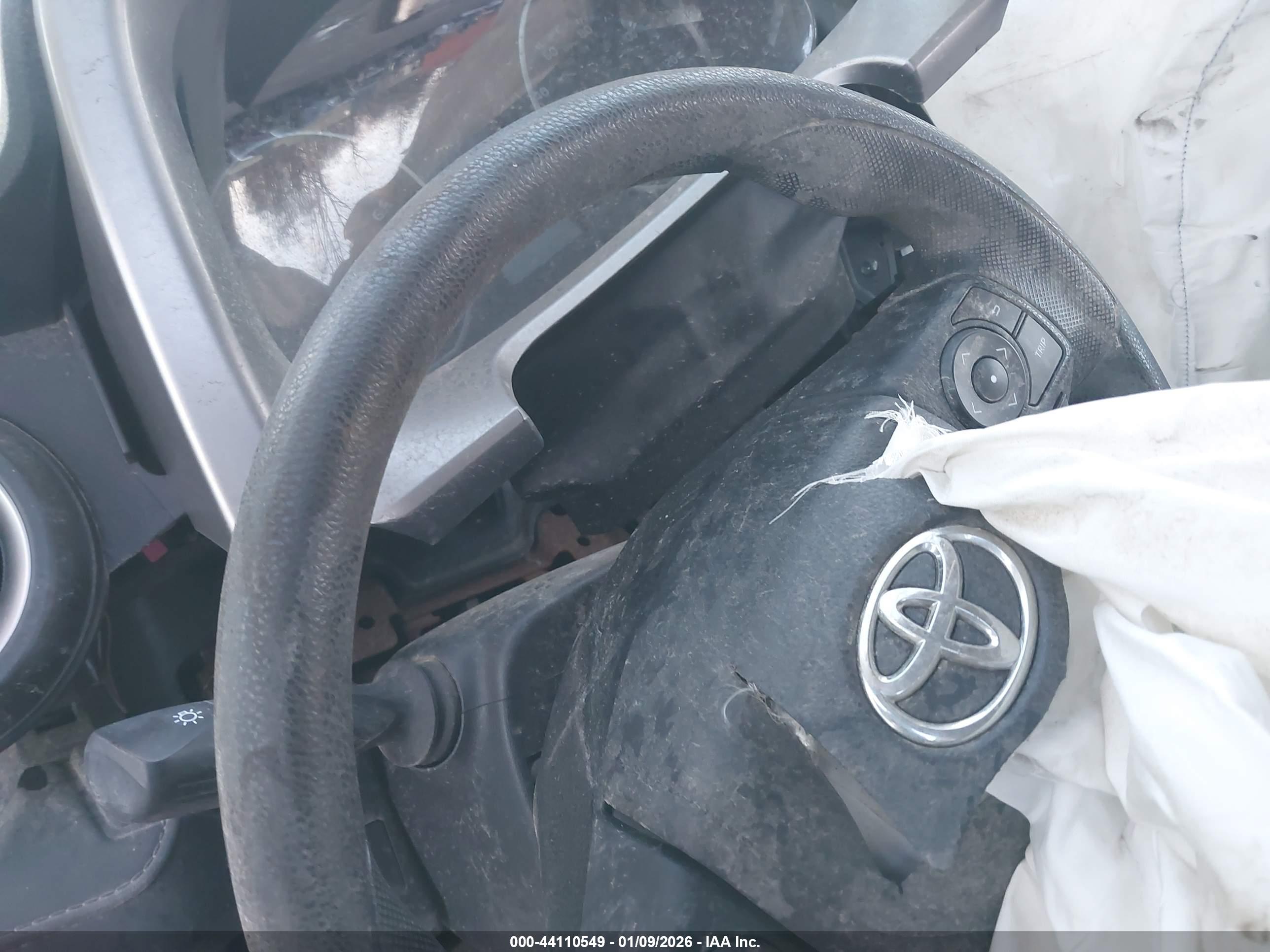 TOYOTA RAV4 image 7