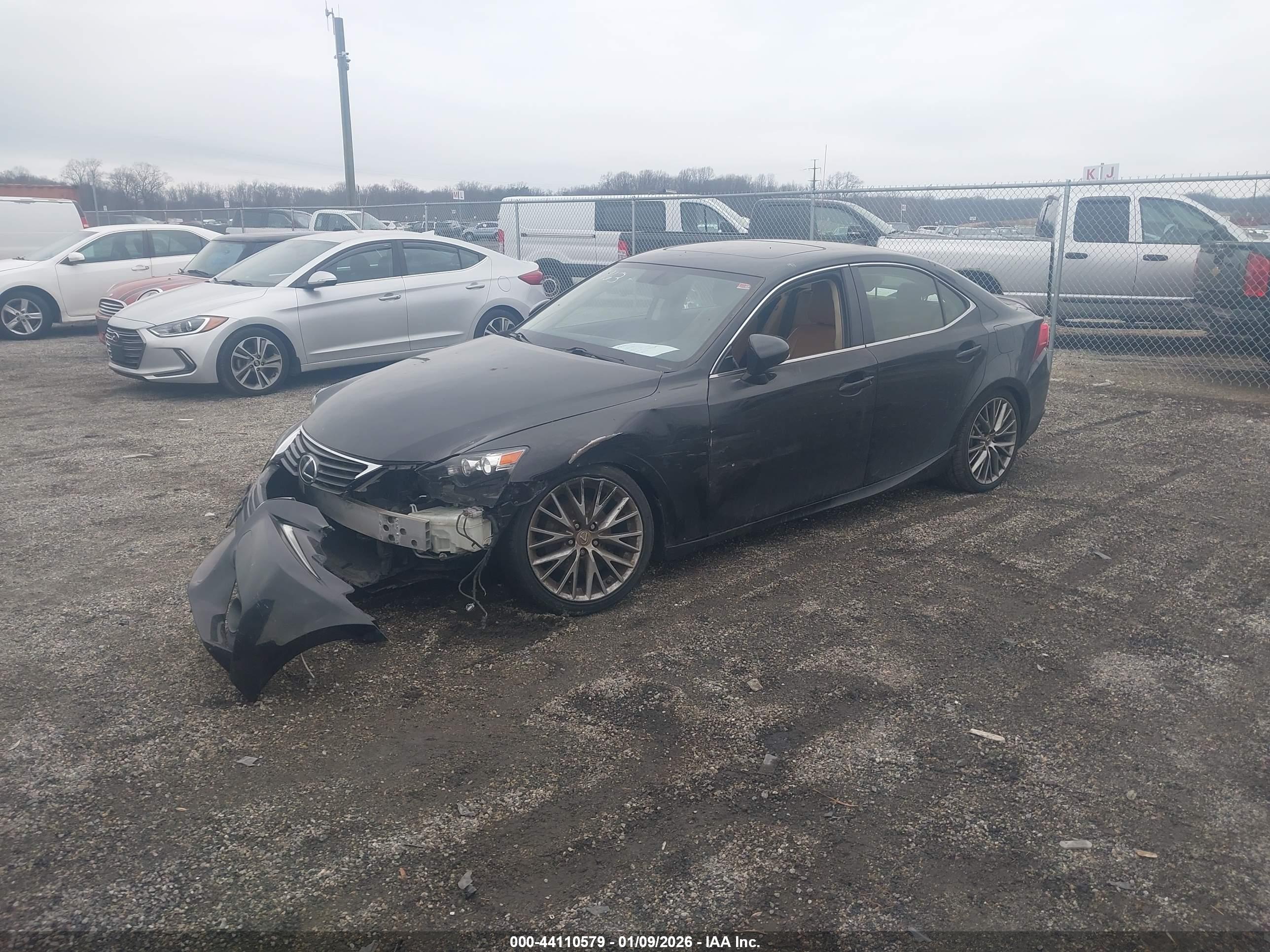 LEXUS IS image 2